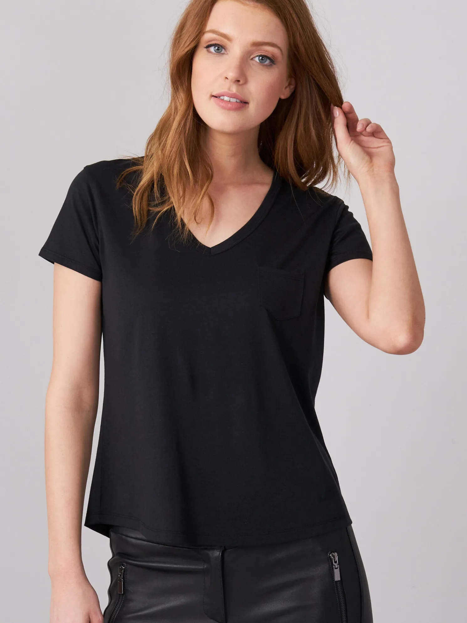 Basic Dames T-Shirt Met V-Hals En Borstzak