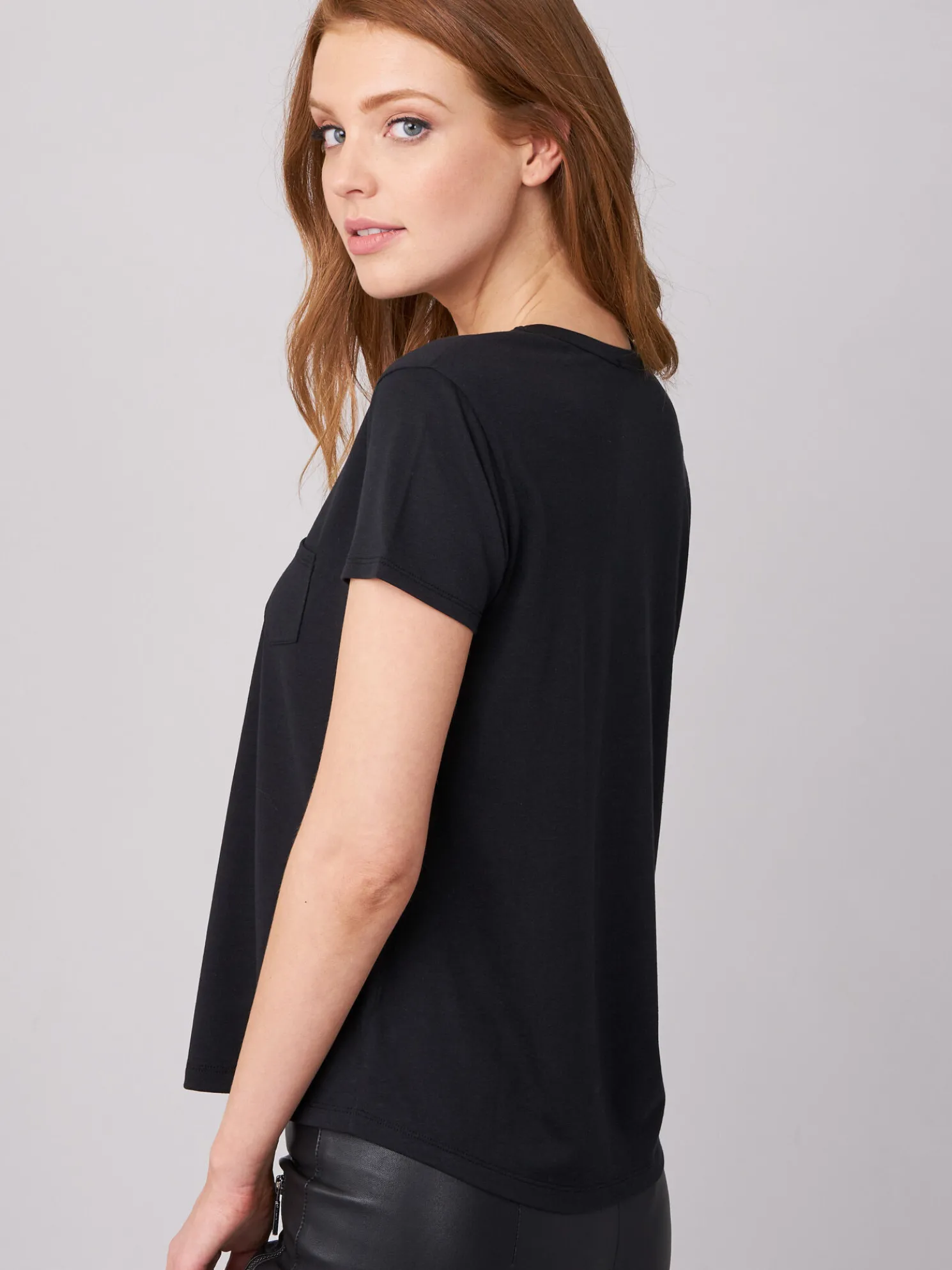 Basic Dames T-Shirt Met V-Hals En Borstzak