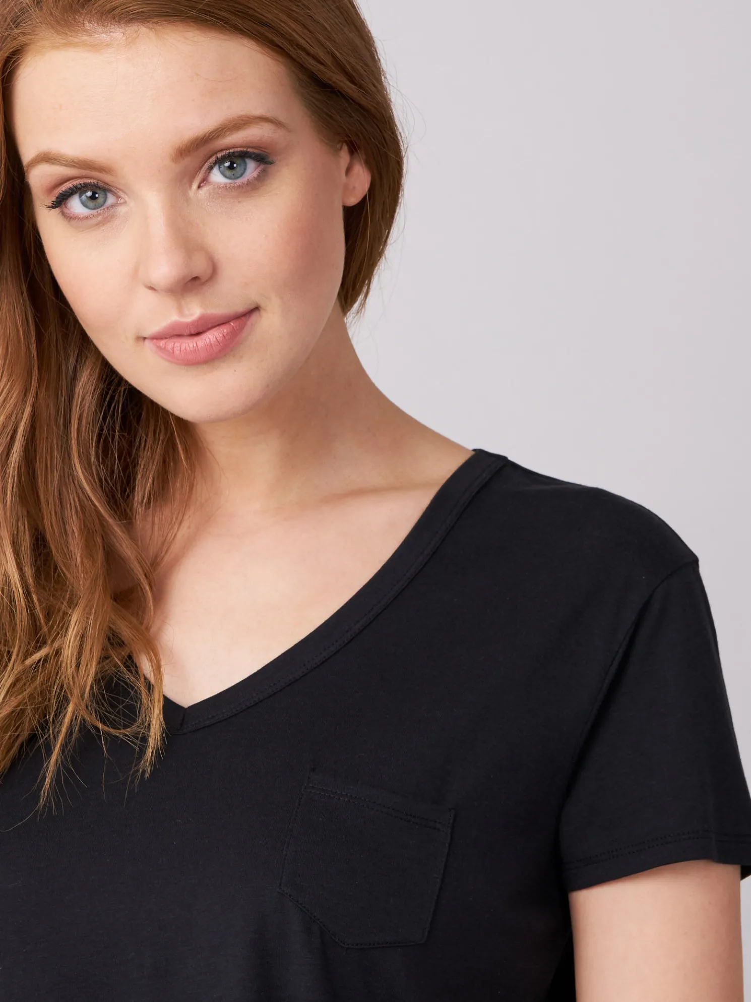 Basic Dames T-Shirt Met V-Hals En Borstzak