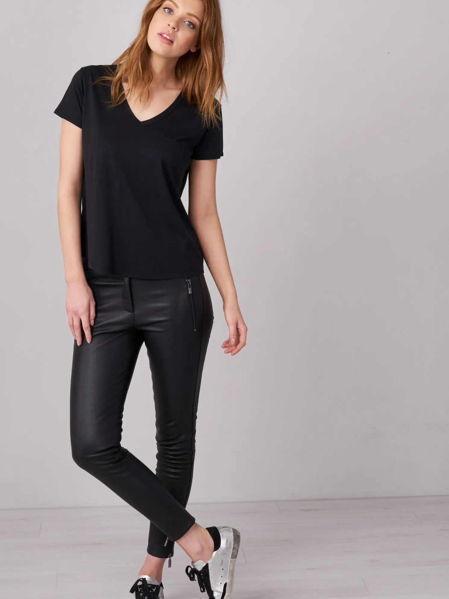 Basic Dames T-Shirt Met V-Hals En Borstzak