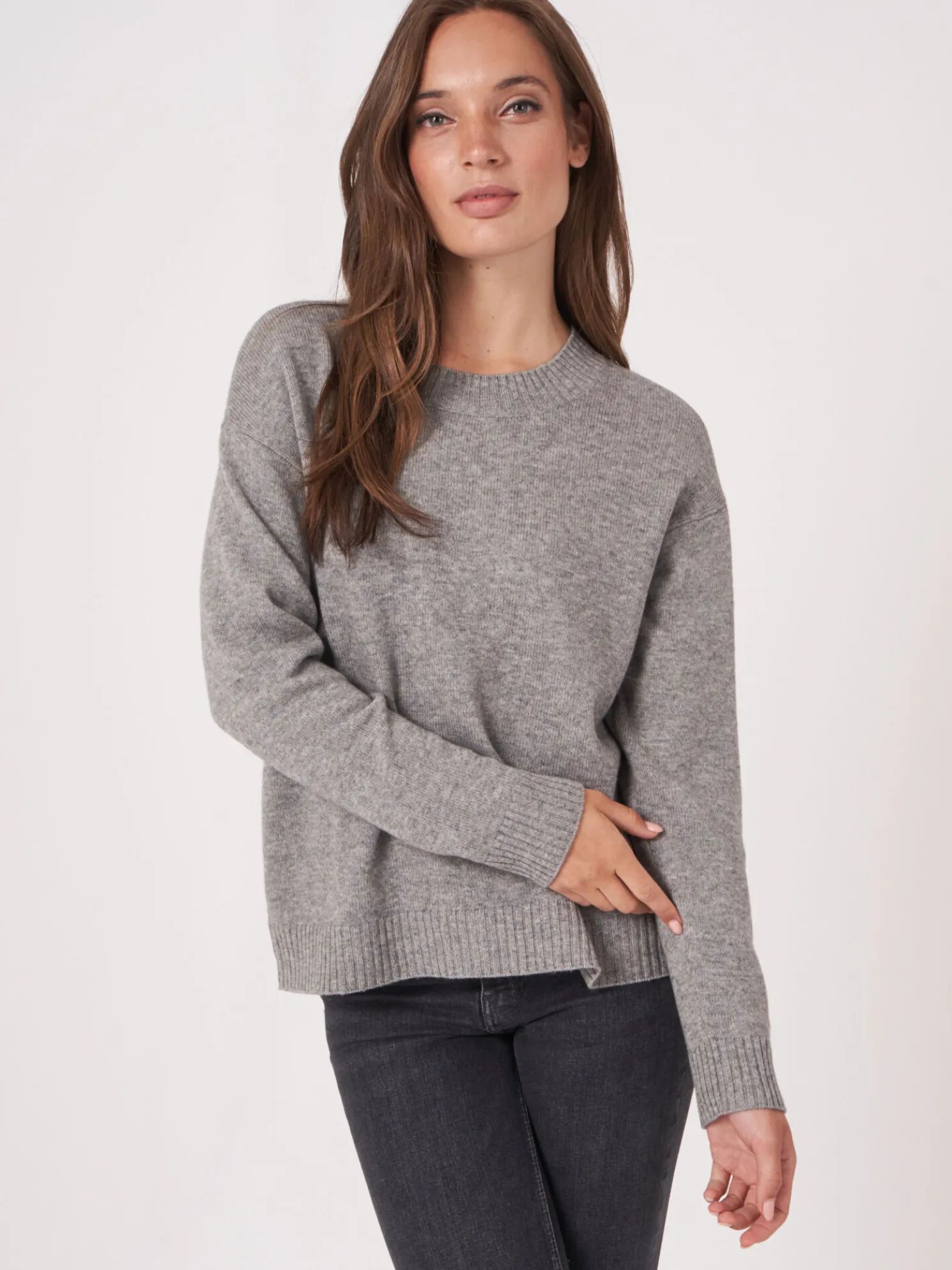 Basic Trui Met Ronde Hals En Split Op De Rug