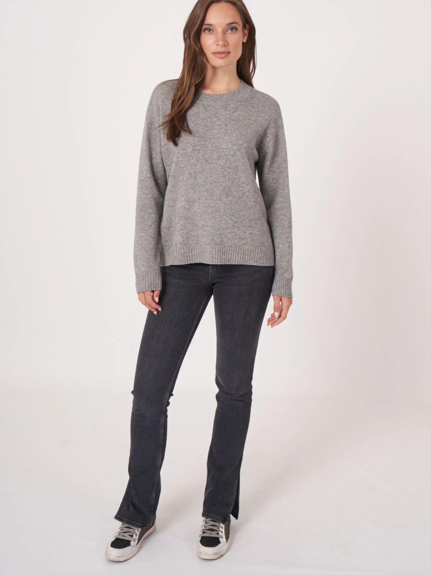 Basic Trui Met Ronde Hals En Split Op De Rug