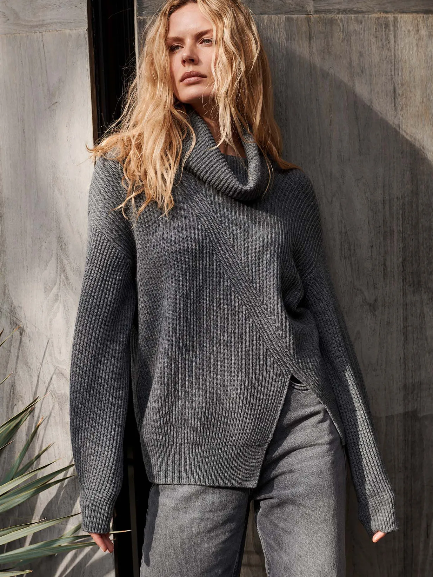 Cashmere Coltrui Met Asymmetrische Zoom