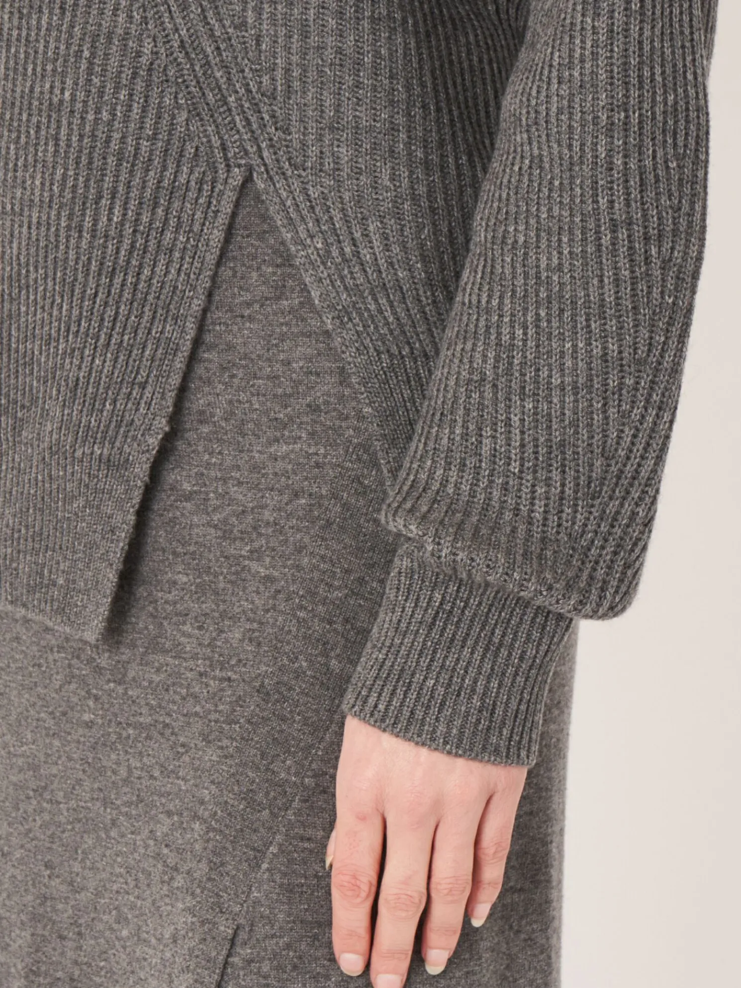Cashmere Coltrui Met Asymmetrische Zoom