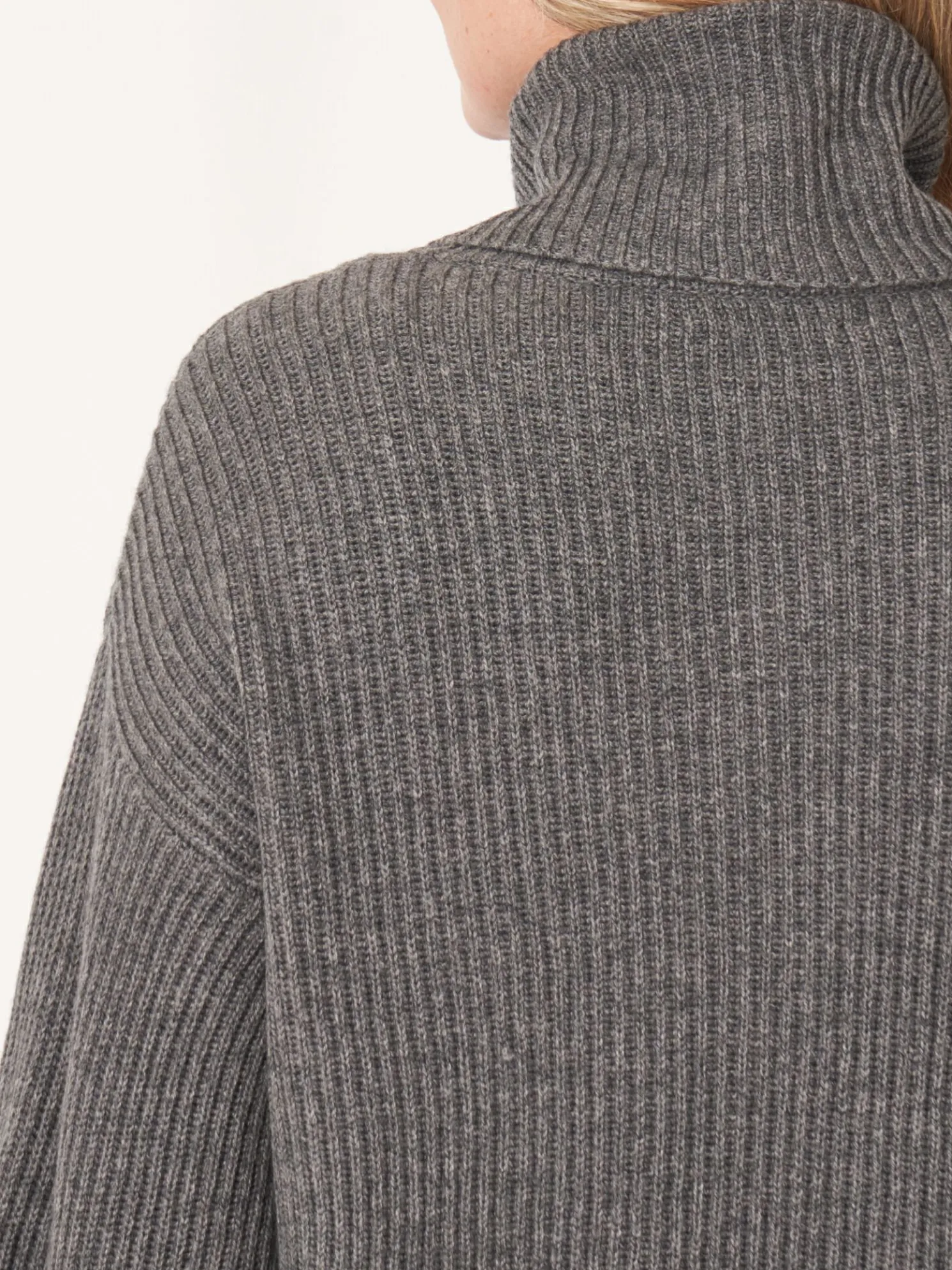 Cashmere Coltrui Met Asymmetrische Zoom