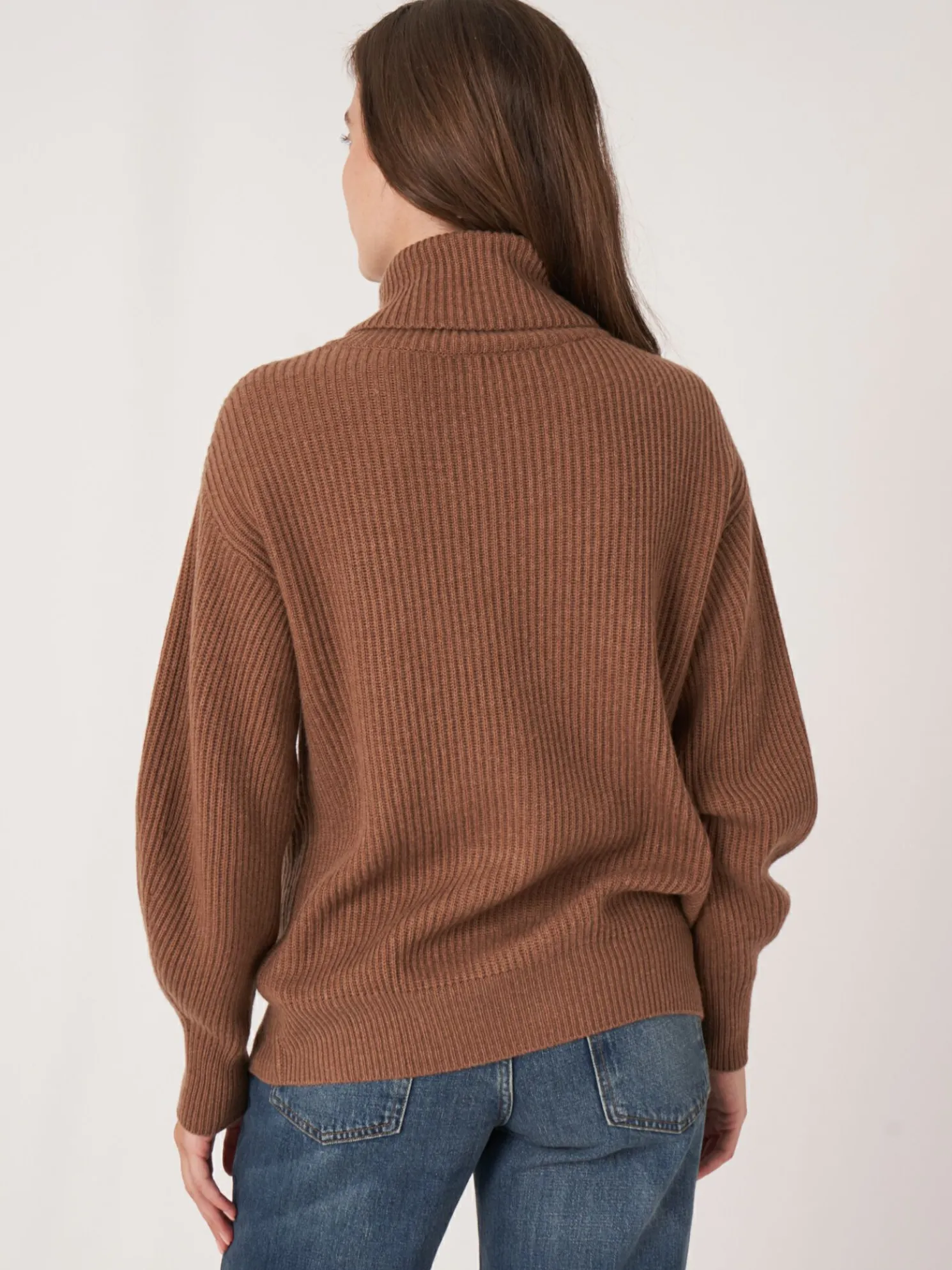 Cashmere Coltrui Met Asymmetrische Zoom