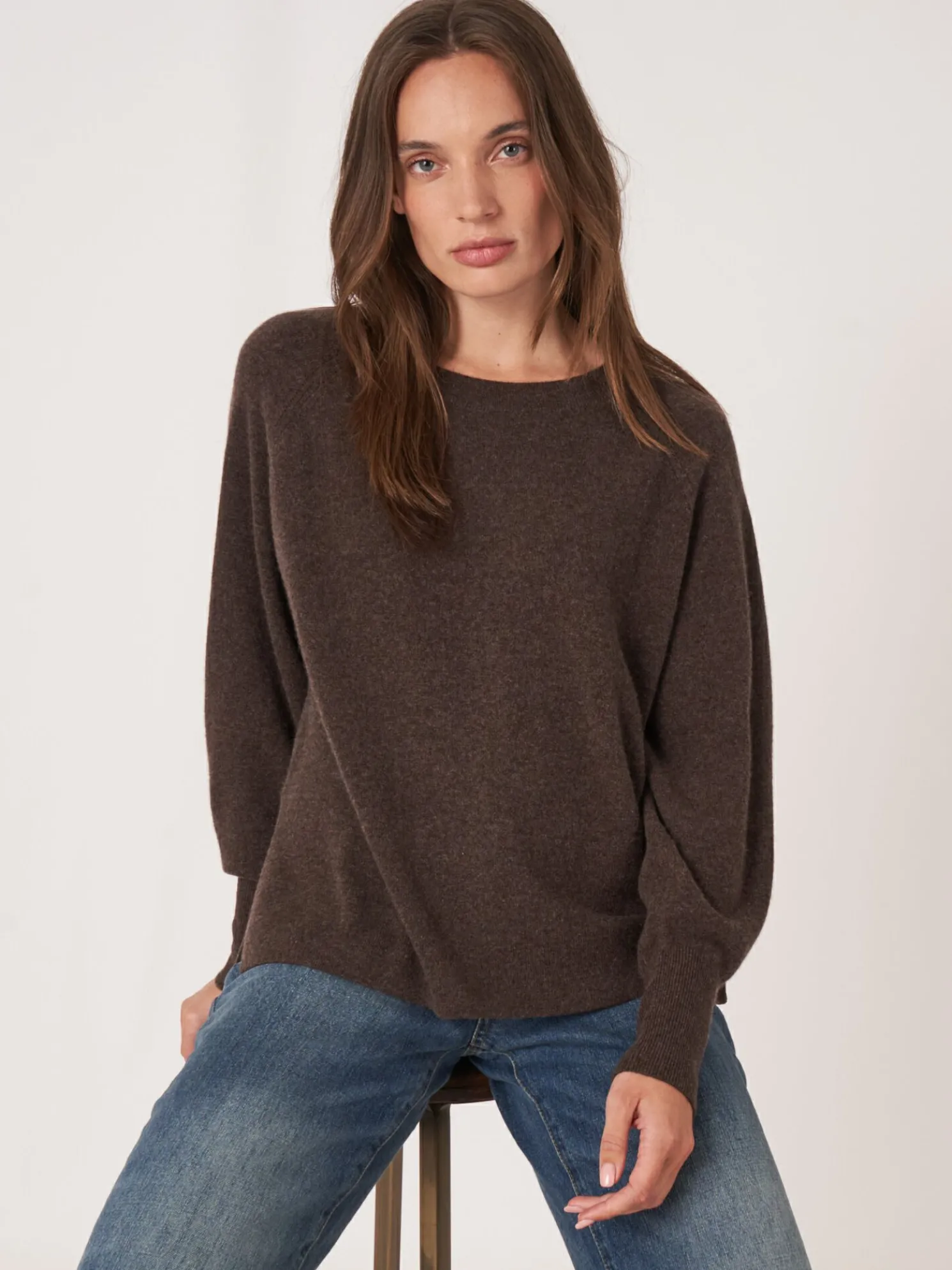 Cashmere Raglan Trui Met Hoge Ribboord En Zijsplit