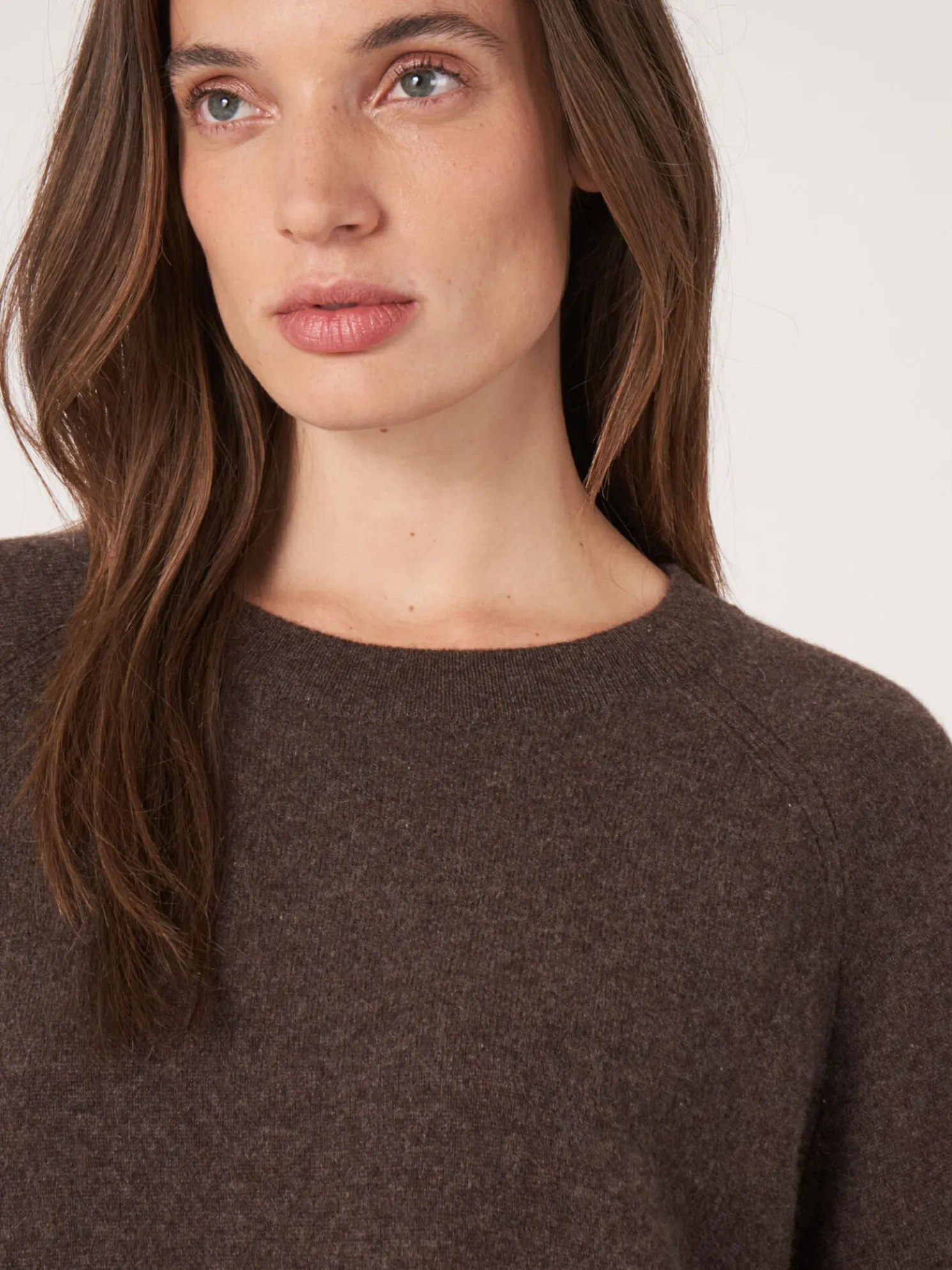 Cashmere Raglan Trui Met Hoge Ribboord En Zijsplit