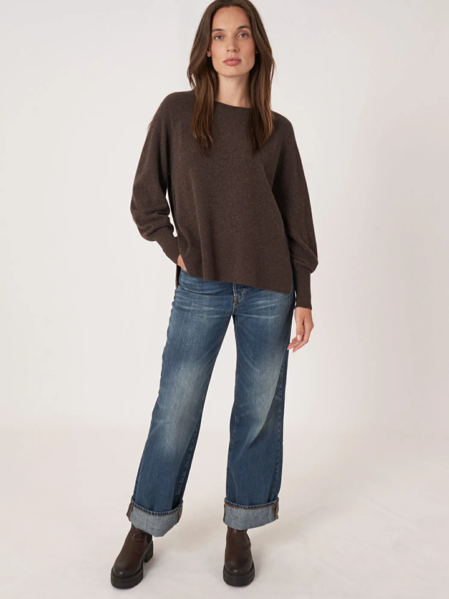 Cashmere Raglan Trui Met Hoge Ribboord En Zijsplit