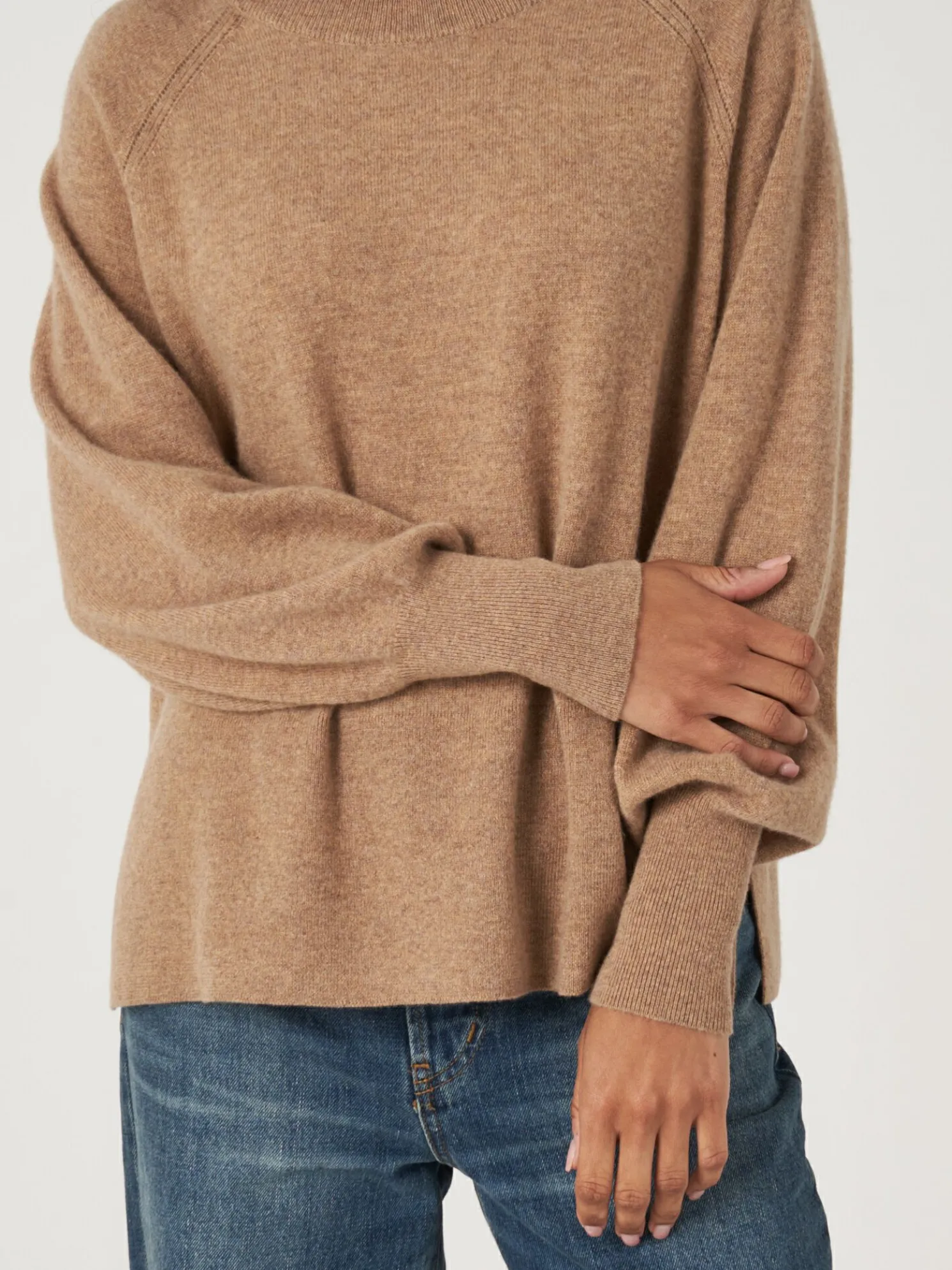 Cashmere Raglan Trui Met Hoge Ribboord En Zijsplit