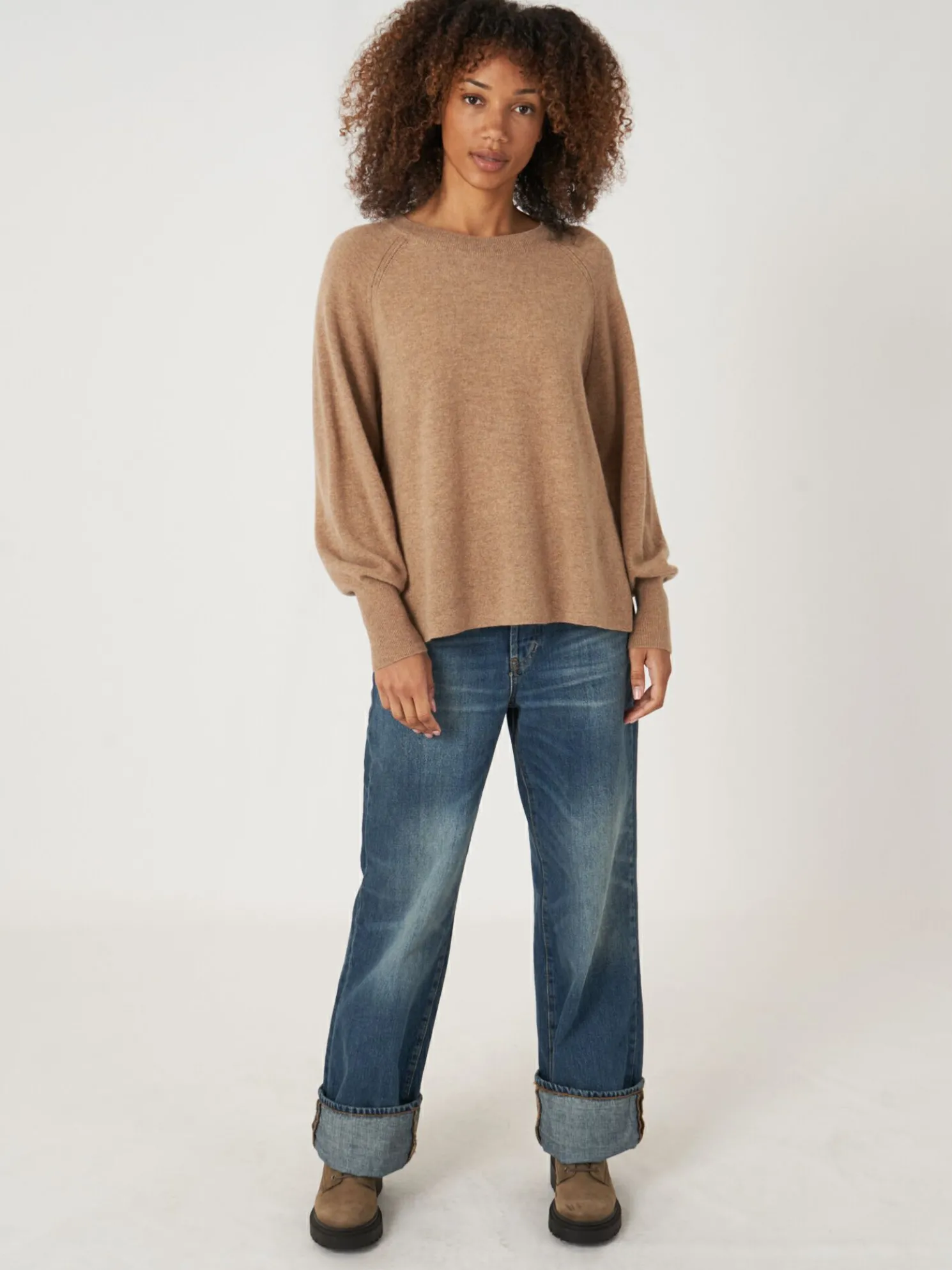 Cashmere Raglan Trui Met Hoge Ribboord En Zijsplit