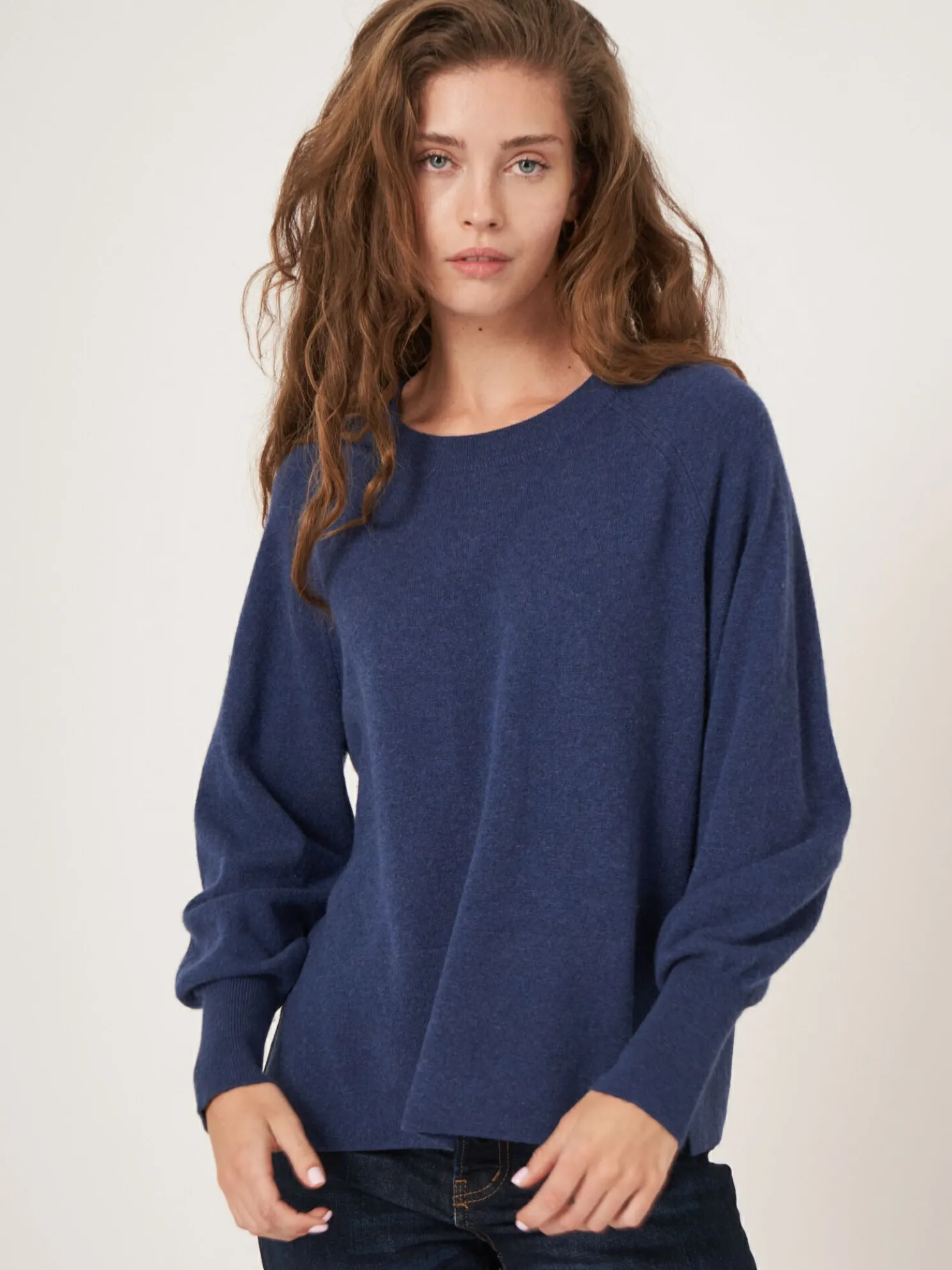 Cashmere Raglan Trui Met Hoge Ribboord En Zijsplit