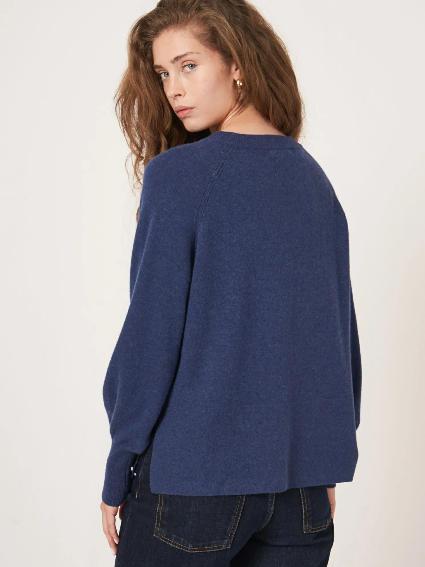 Cashmere Raglan Trui Met Hoge Ribboord En Zijsplit
