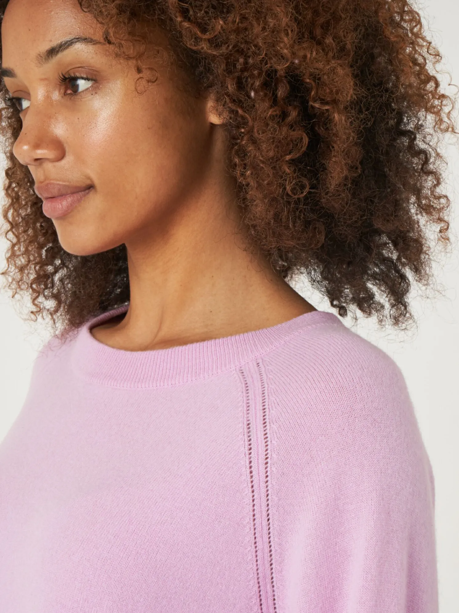 Cashmere Raglan Trui Met Hoge Ribboord En Zijsplit