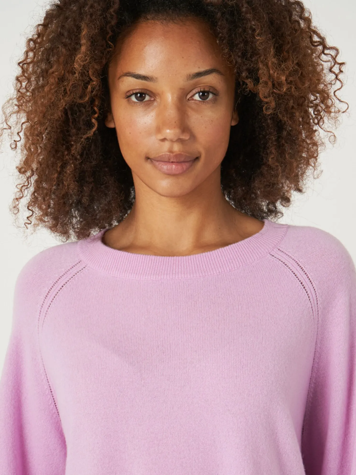 Cashmere Raglan Trui Met Hoge Ribboord En Zijsplit