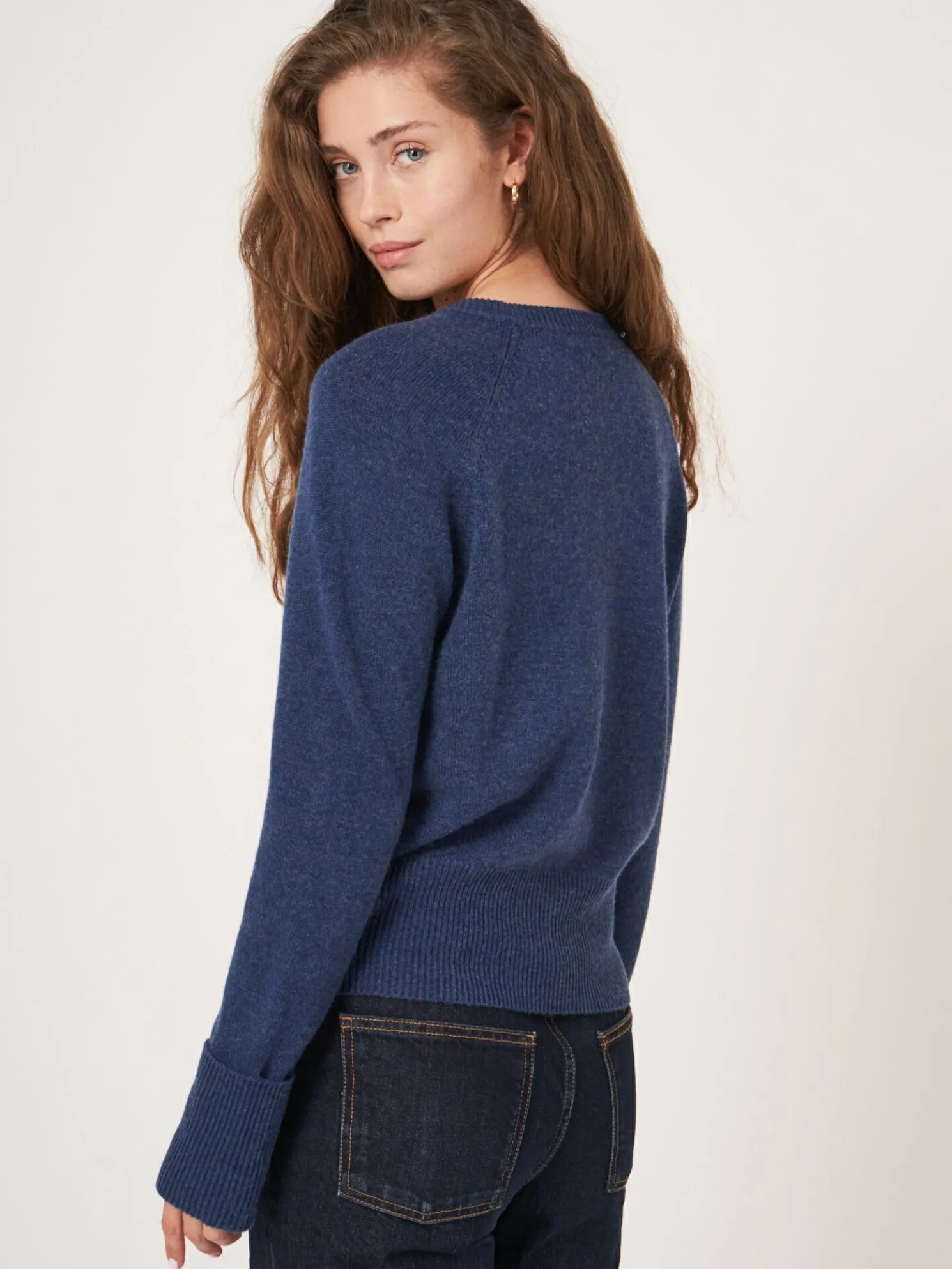 Cashmere Raglantrui Met Opgerolde Mouwen