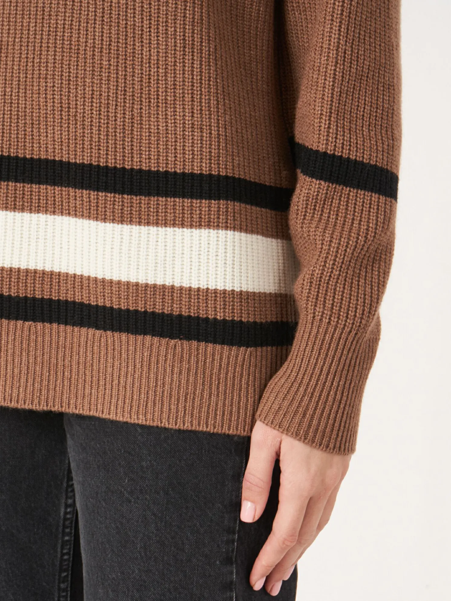 Cashmere Sweater Met Hoge Hals En Gestreept Detail