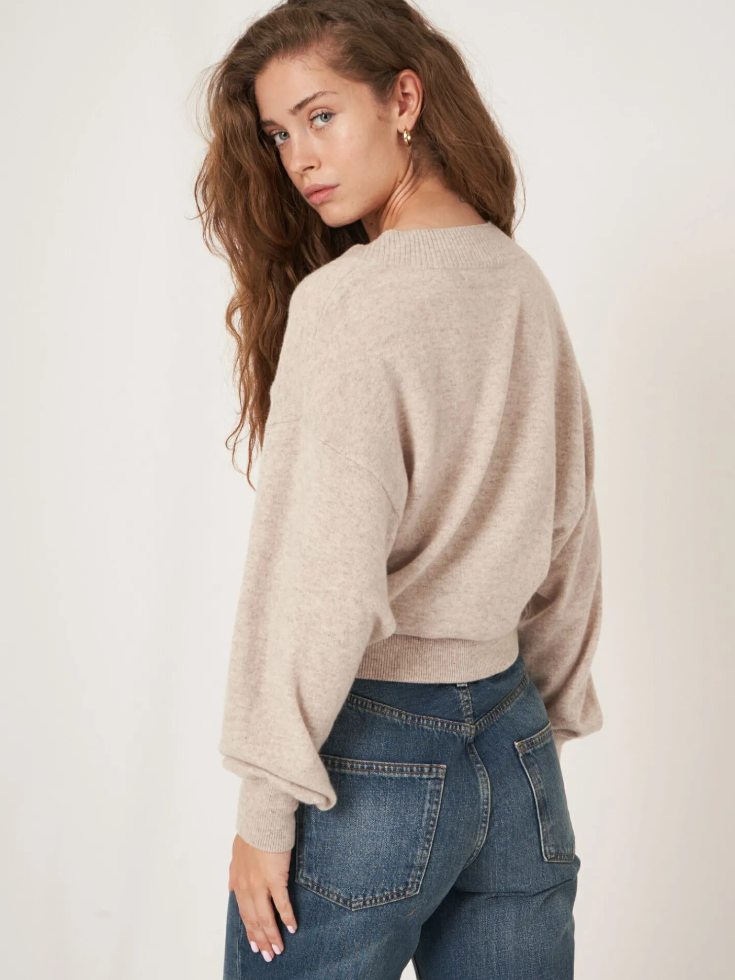 Cashmere Trui Met Diepe Geribde V-Hals