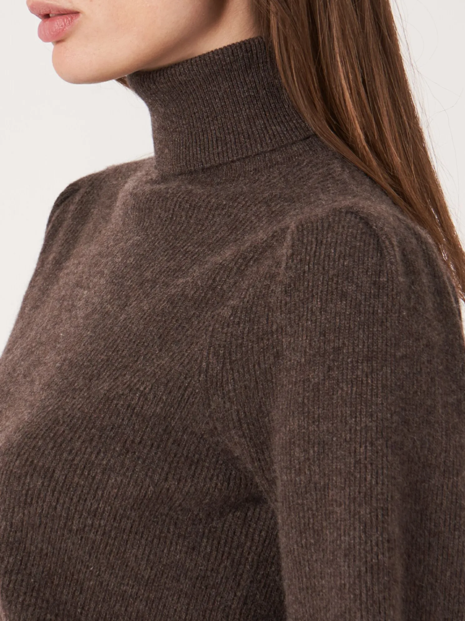 Fijn Gebreide Cashmere Trui Met Hoge Kraag