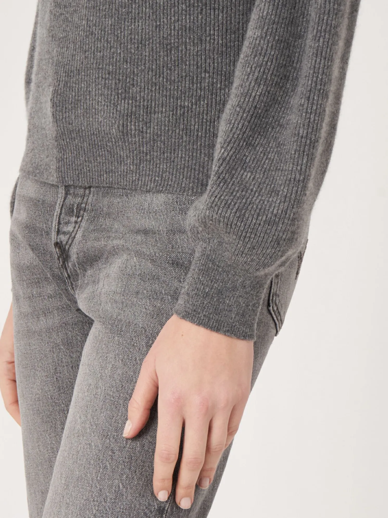 Fijn Gebreide Cashmere Trui Met Hoge Kraag