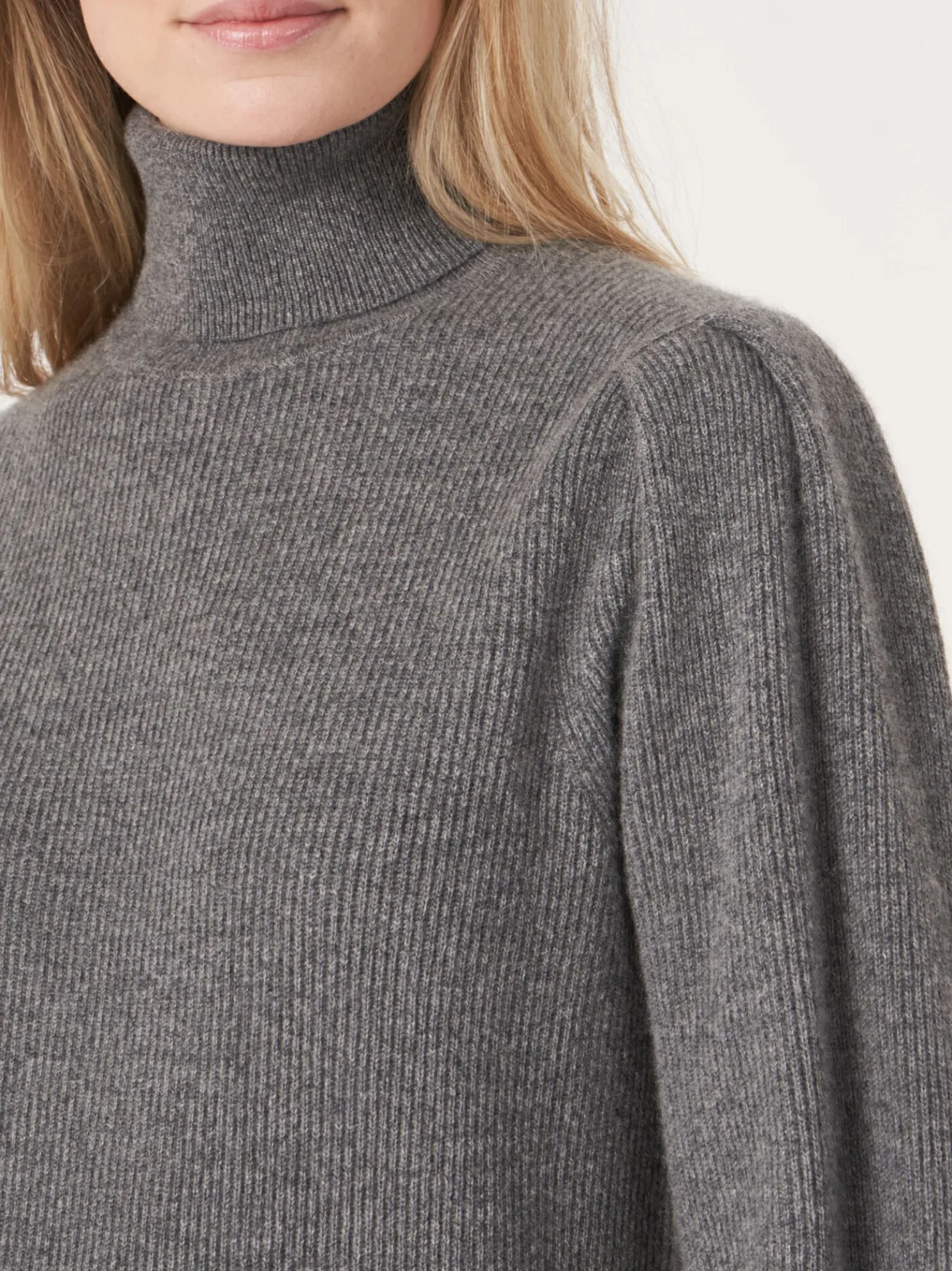 Fijn Gebreide Cashmere Trui Met Hoge Kraag