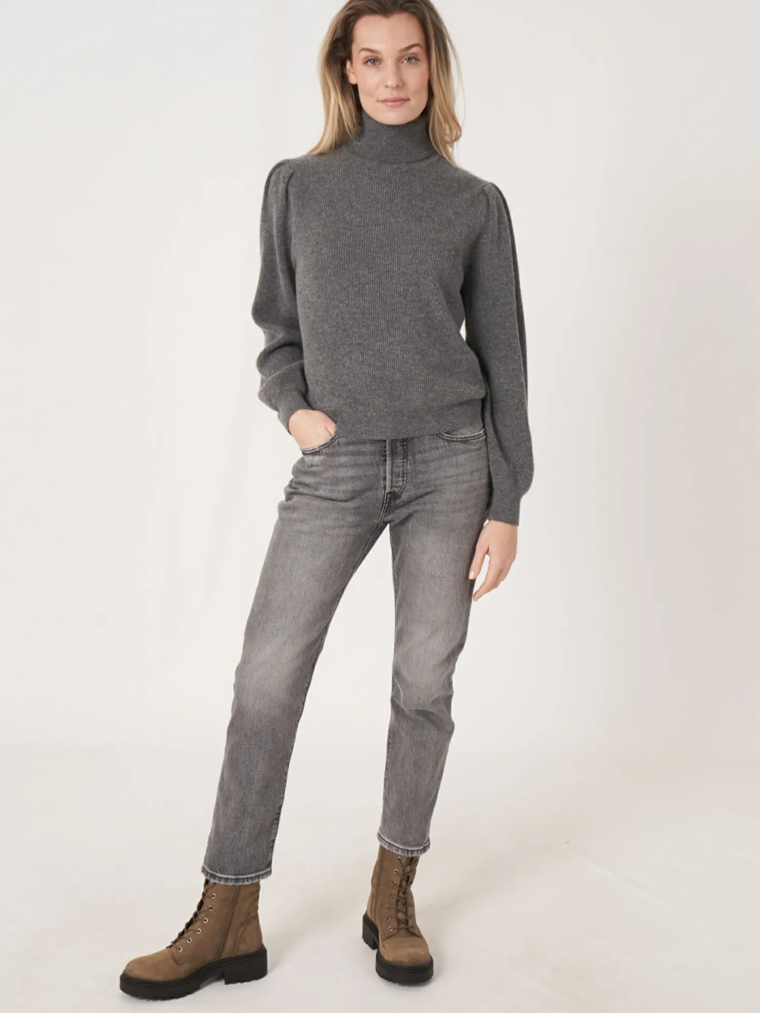 Fijn Gebreide Cashmere Trui Met Hoge Kraag