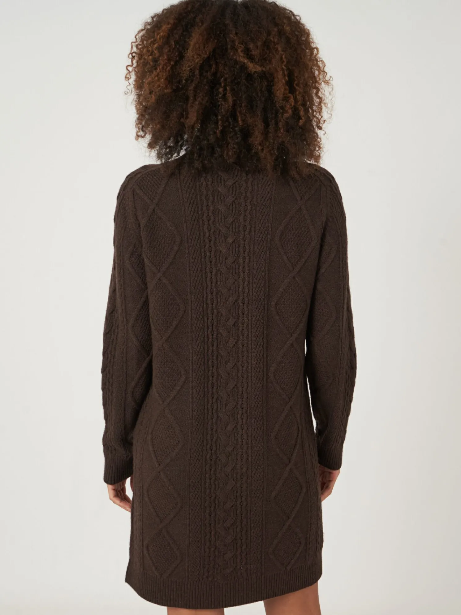 Gebreide Jurk Met Opstaande Kraag En Kabelpatroon Van Merinowol