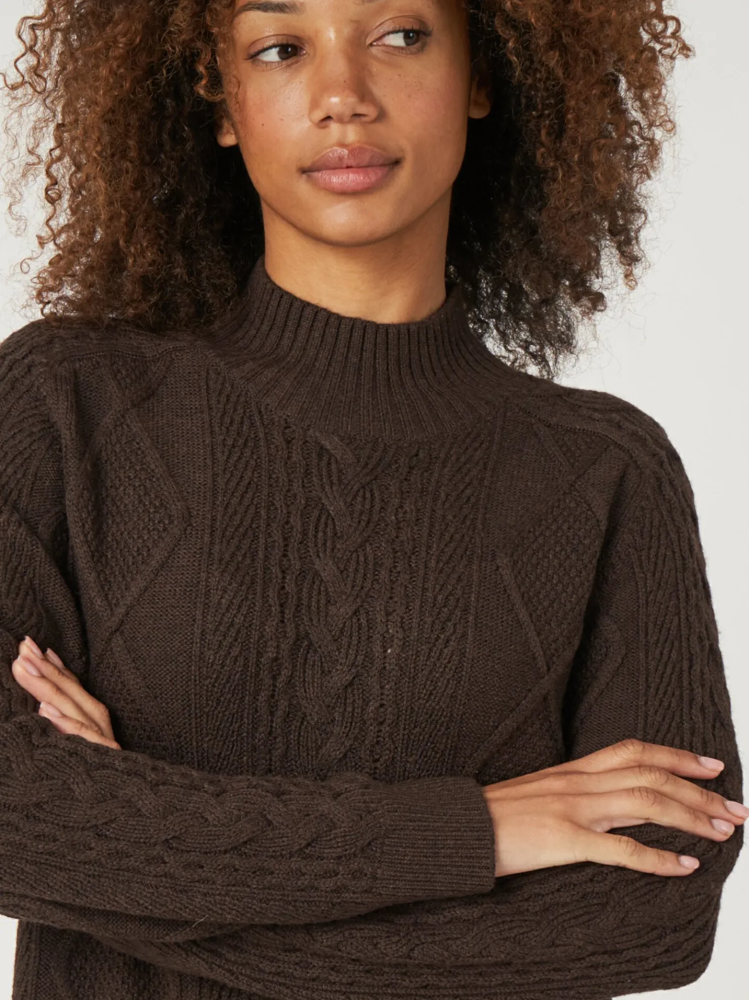 Gebreide Jurk Met Opstaande Kraag En Kabelpatroon Van Merinowol