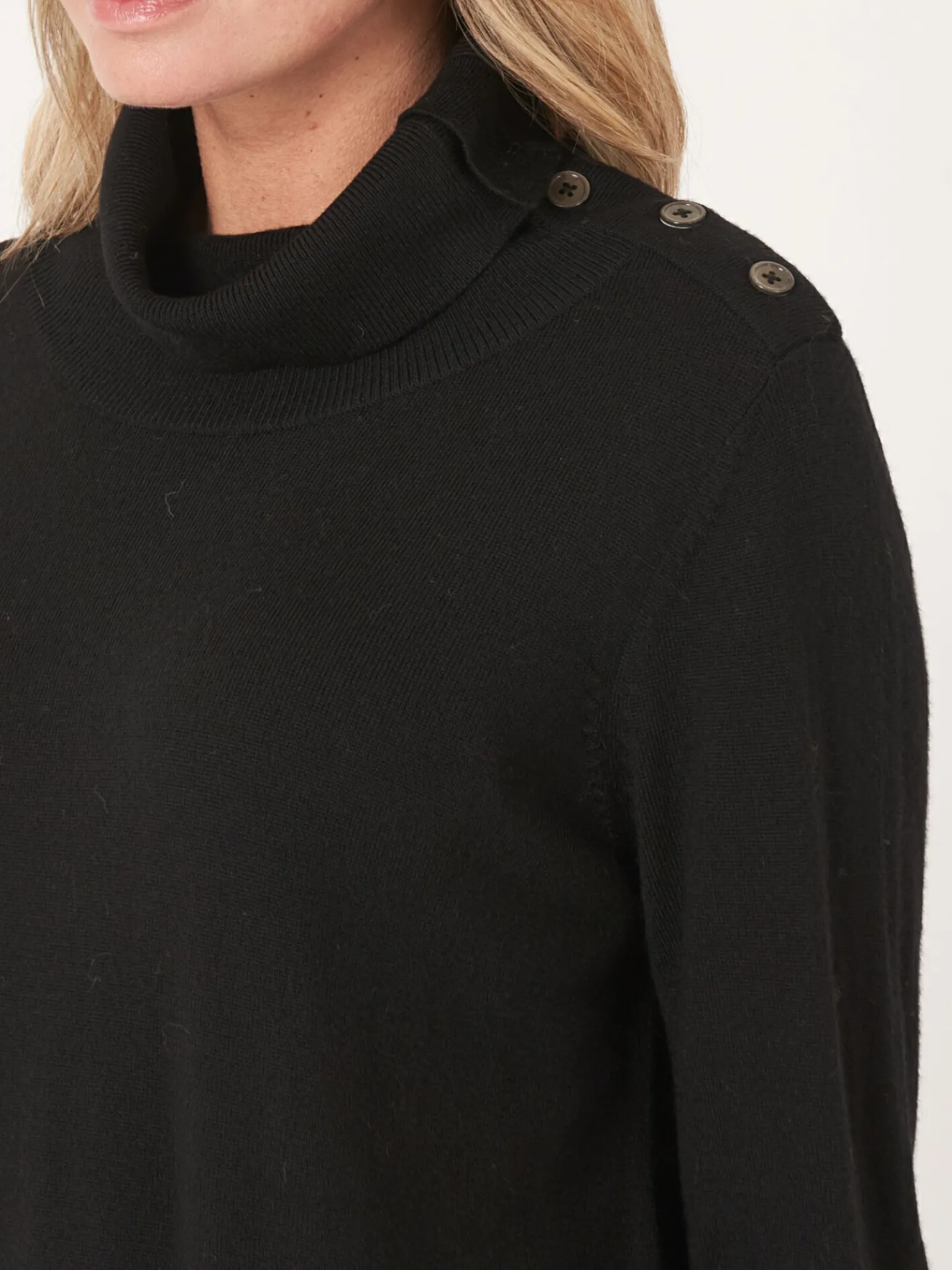 Gebreide Jurk Met Geknoopte Hoge Hals En Zijsplit