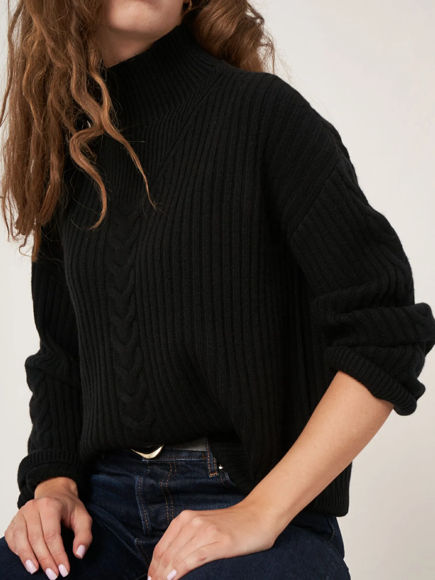 Geribde Trui Met Hoge Kraag En Kabel Detail