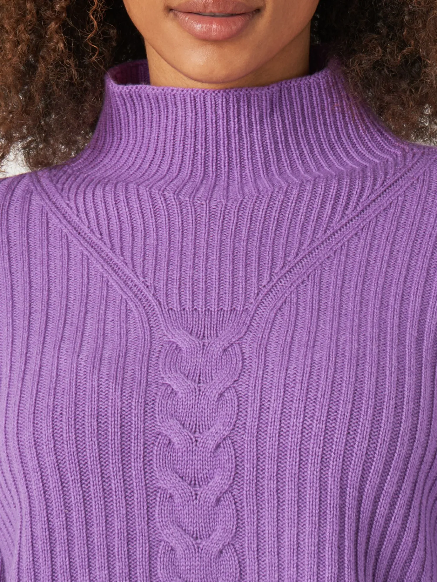 Geribde Trui Met Hoge Kraag En Kabel Detail