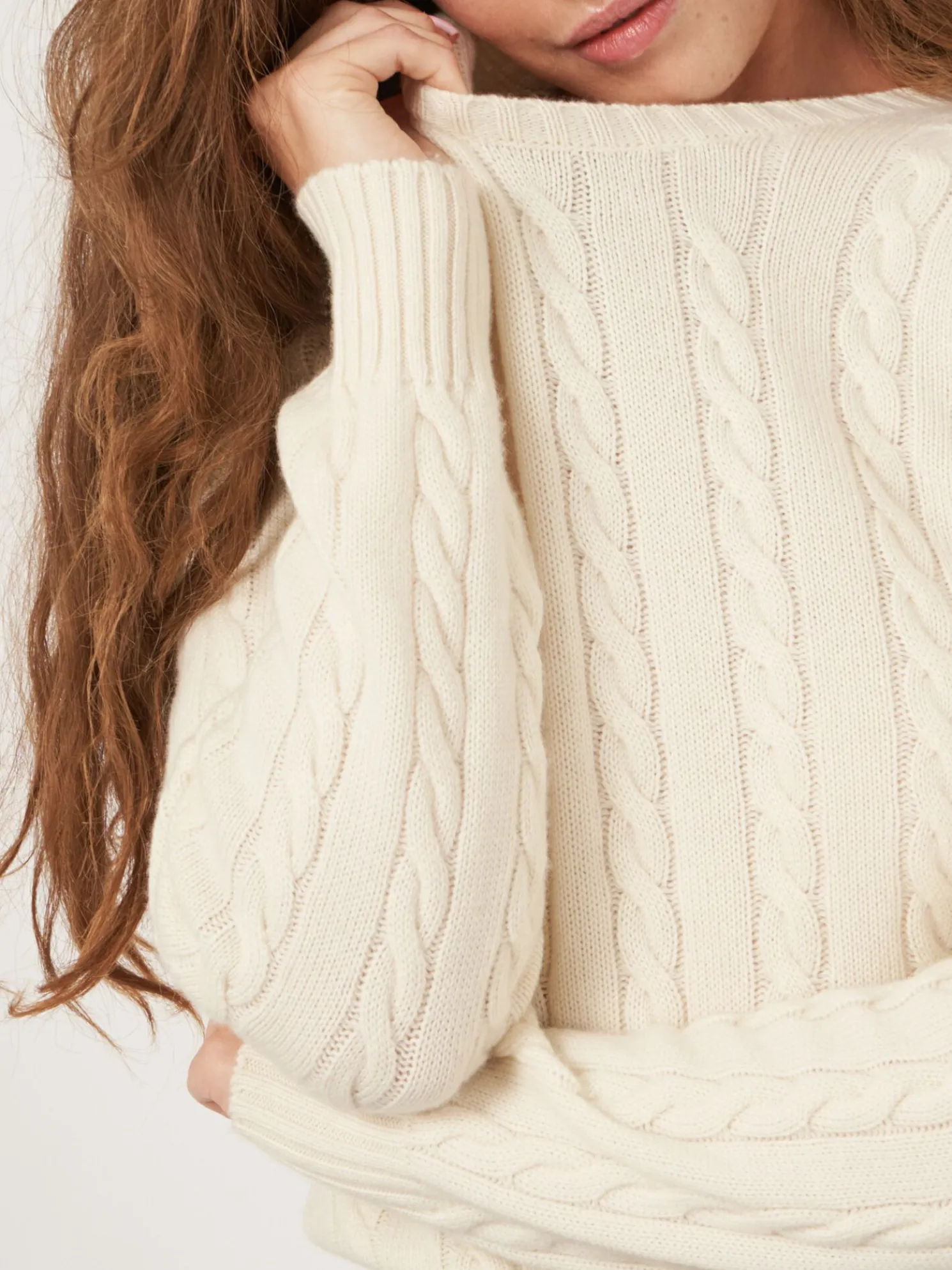 Korte, Gebreide Sweater Met Kabelpatroon Van Cashmeremix