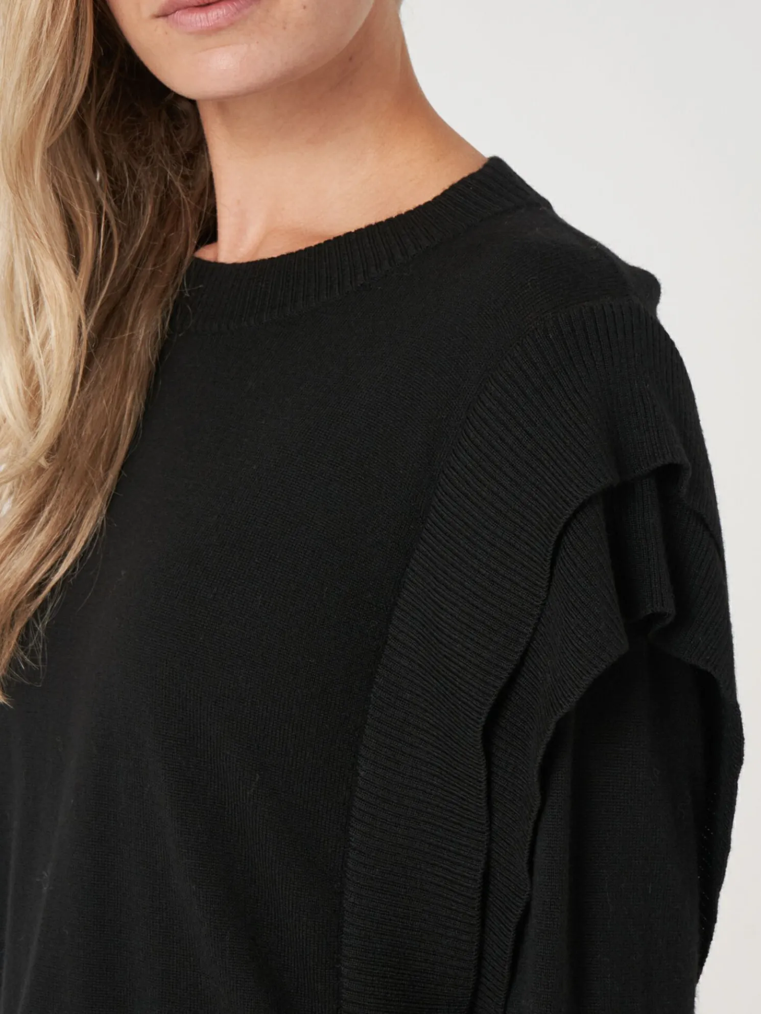 Korte Trui Met Detail Aan De Schouder