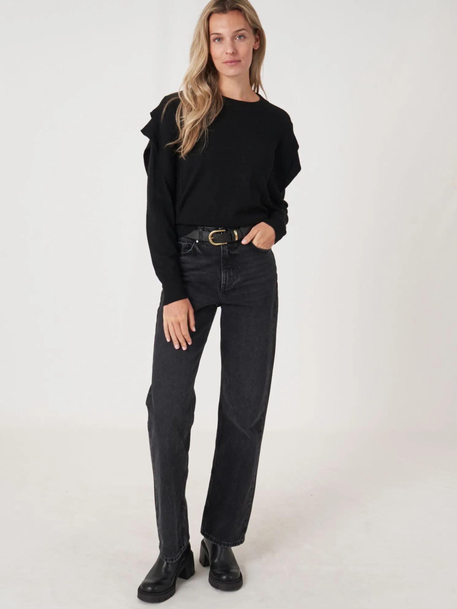 Korte Trui Met Detail Aan De Schouder