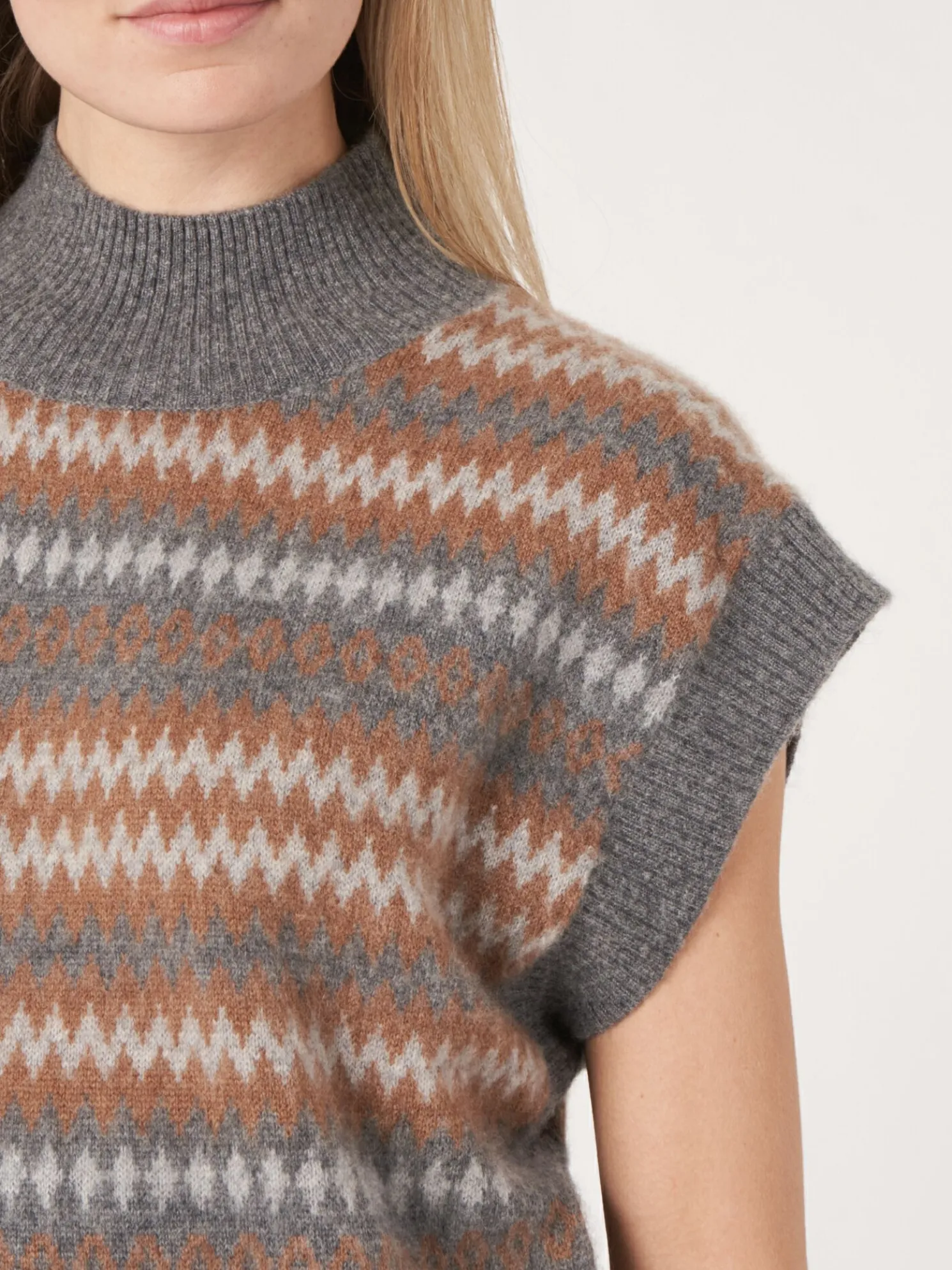 Mouwloze Intarsia Trui Met Geribde Opstaande Kraag