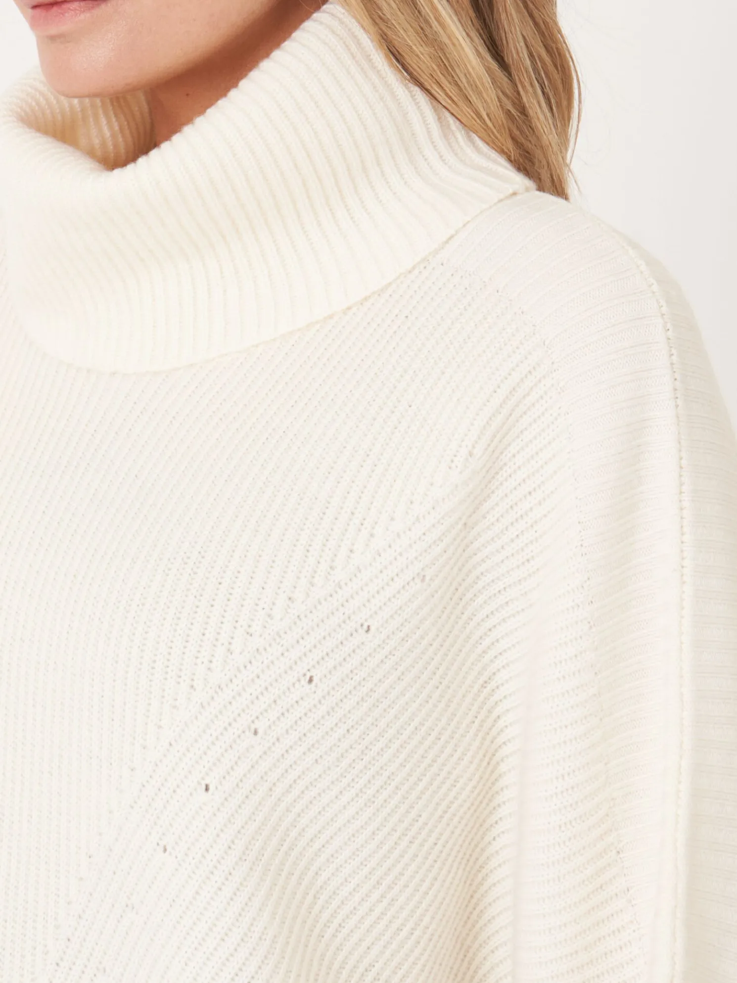 Oversized Poncho Trui Met Rolkraag