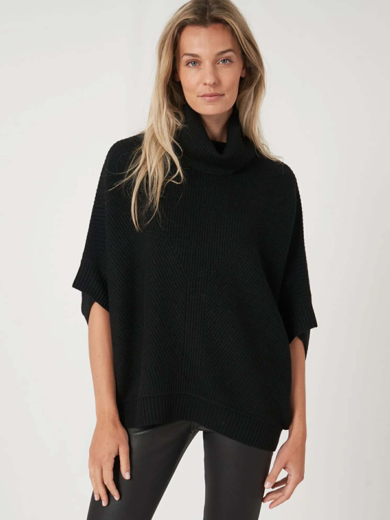 Oversized Poncho Trui Met Rolkraag
