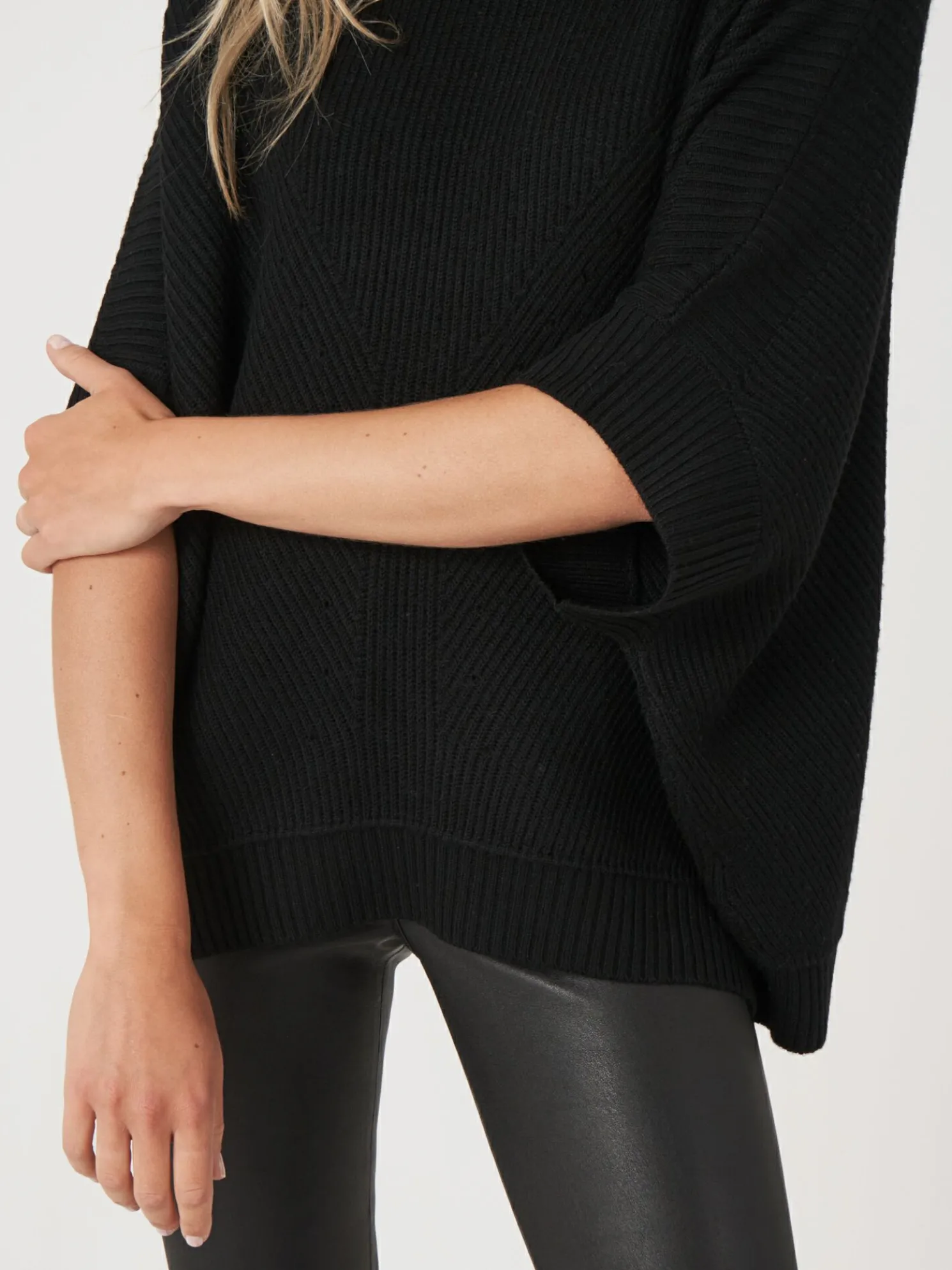 Oversized Poncho Trui Met Rolkraag