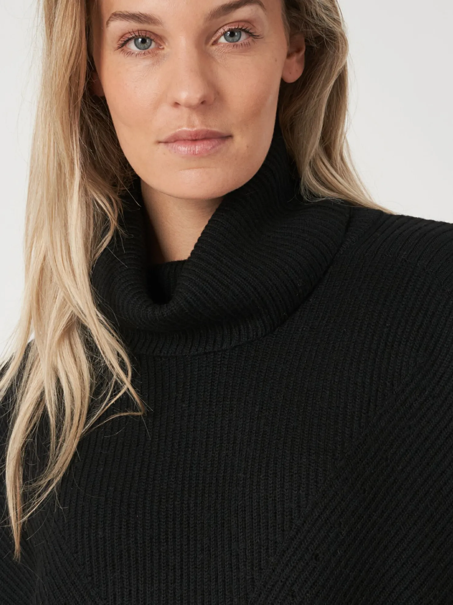 Oversized Poncho Trui Met Rolkraag