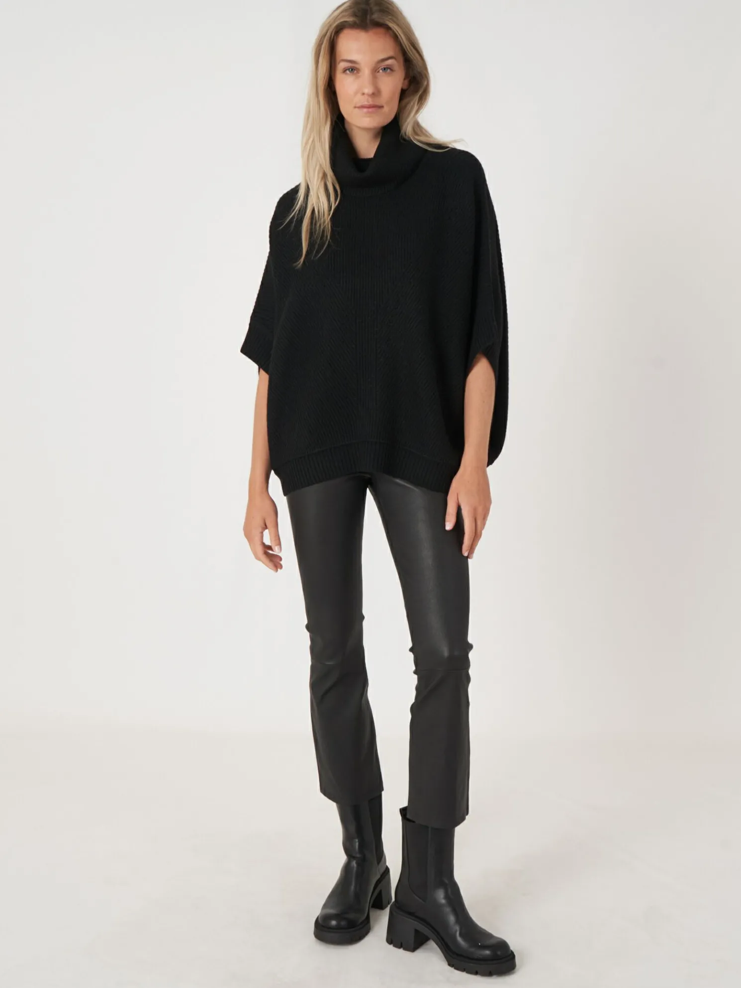 Oversized Poncho Trui Met Rolkraag