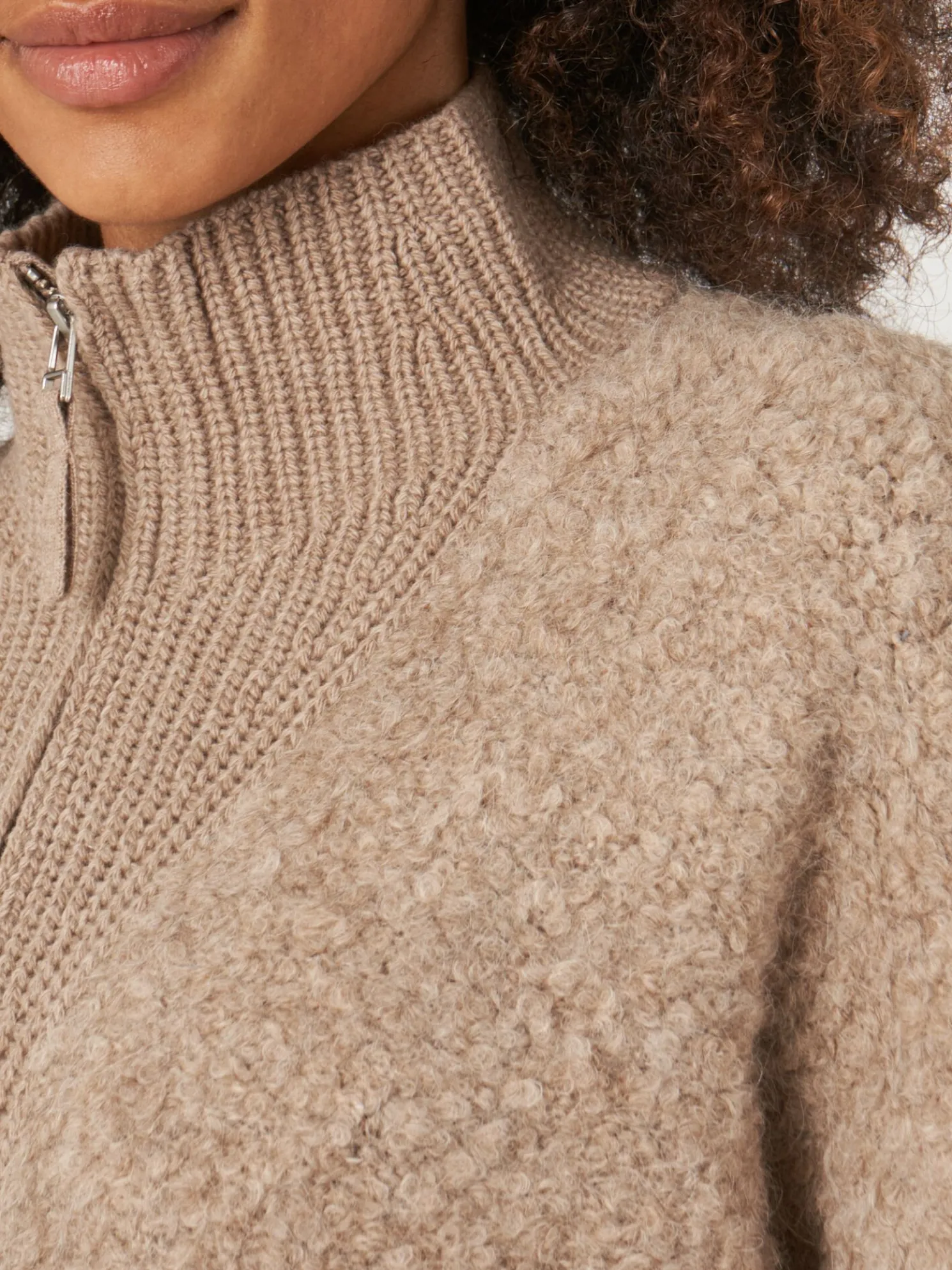 Poncho Trui Met Gebreide Ritskraag Van Italiaanse Garen