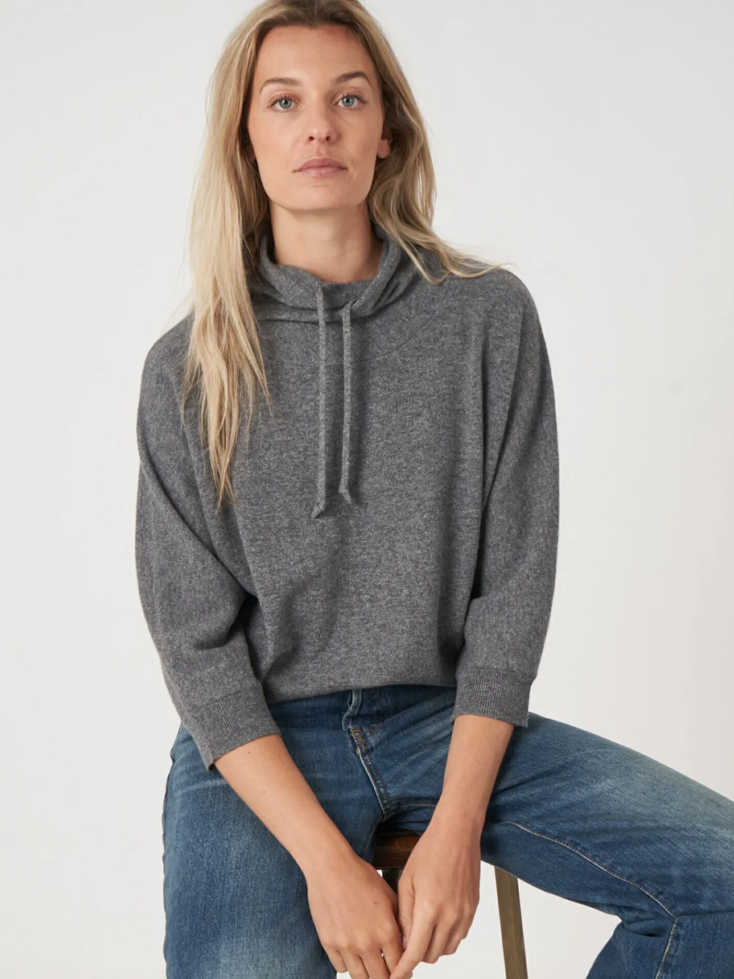 Sportieve Cashmere Trui Met Opstaande Kraag Met Trekkoord