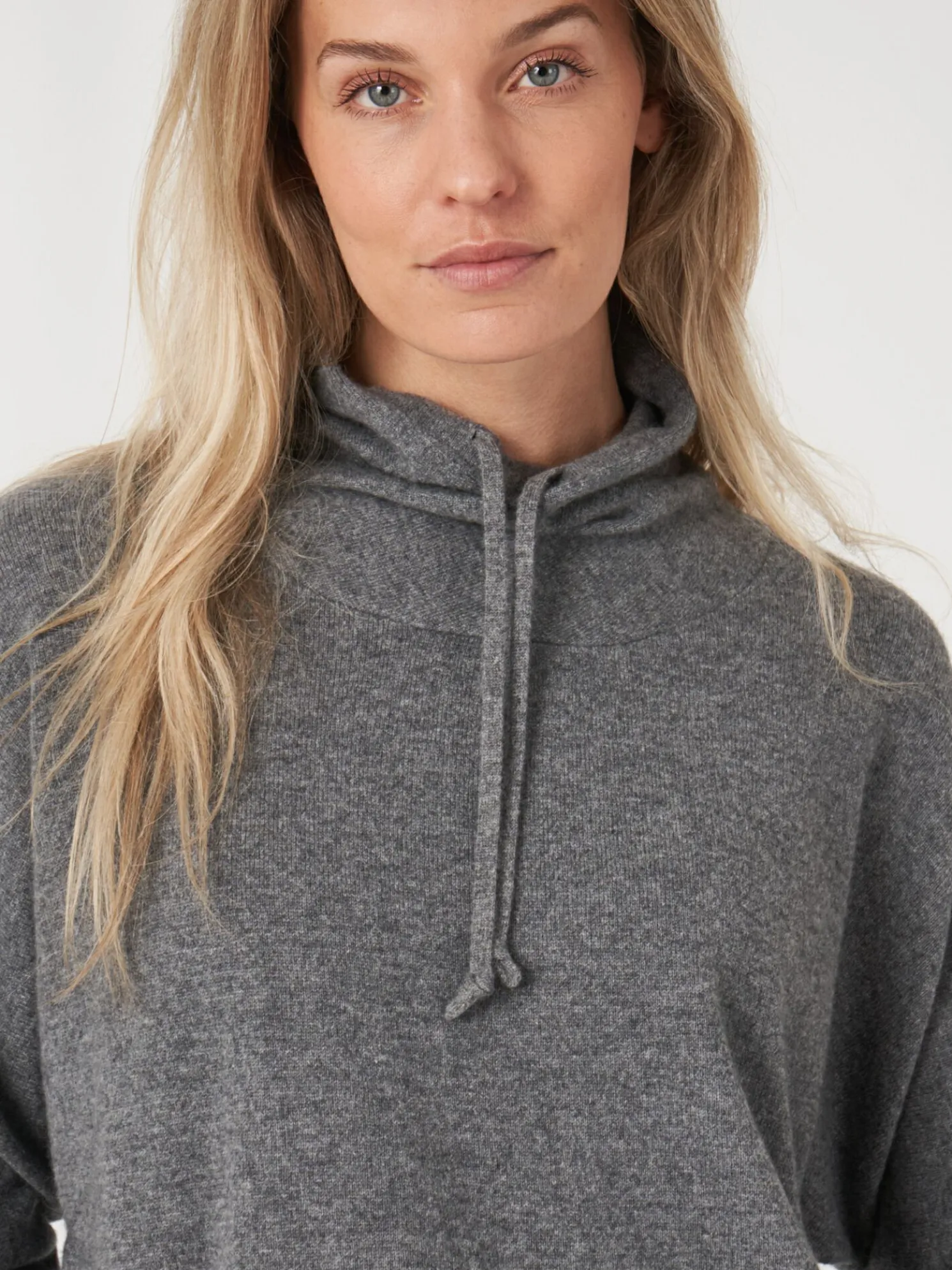 Sportieve Cashmere Trui Met Opstaande Kraag Met Trekkoord