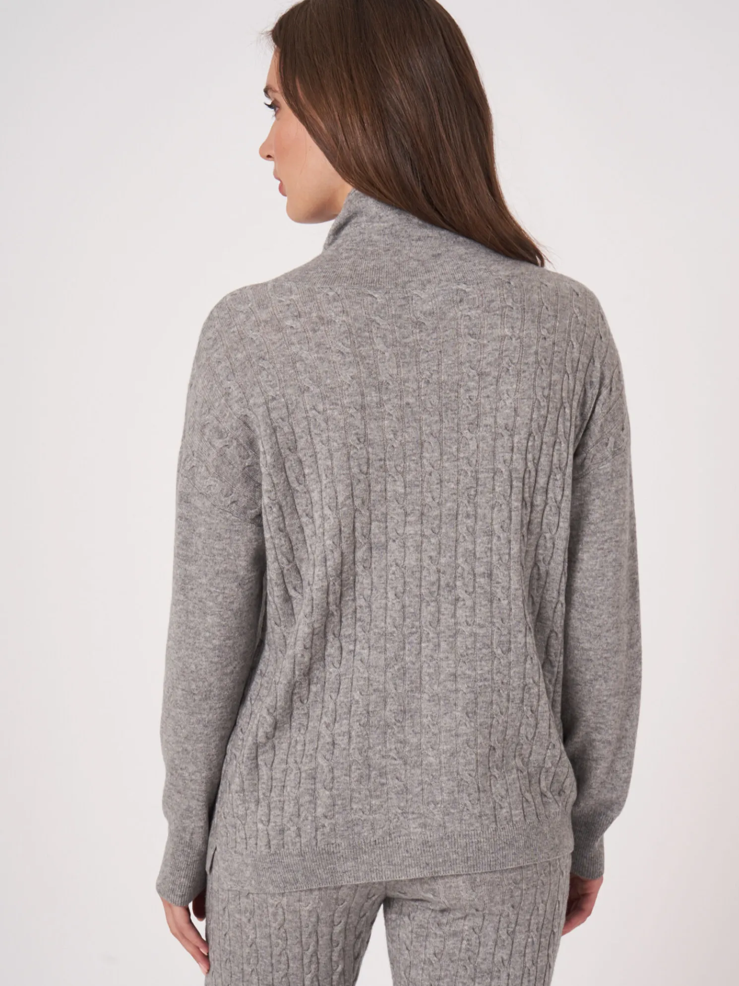 Trui In Fijn Kabelpatroon Met Opstaande Kraag En Trekkoord