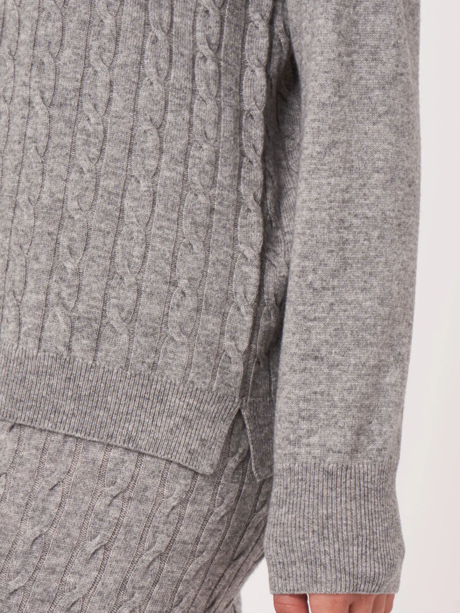 Trui In Fijn Kabelpatroon Met Opstaande Kraag En Trekkoord