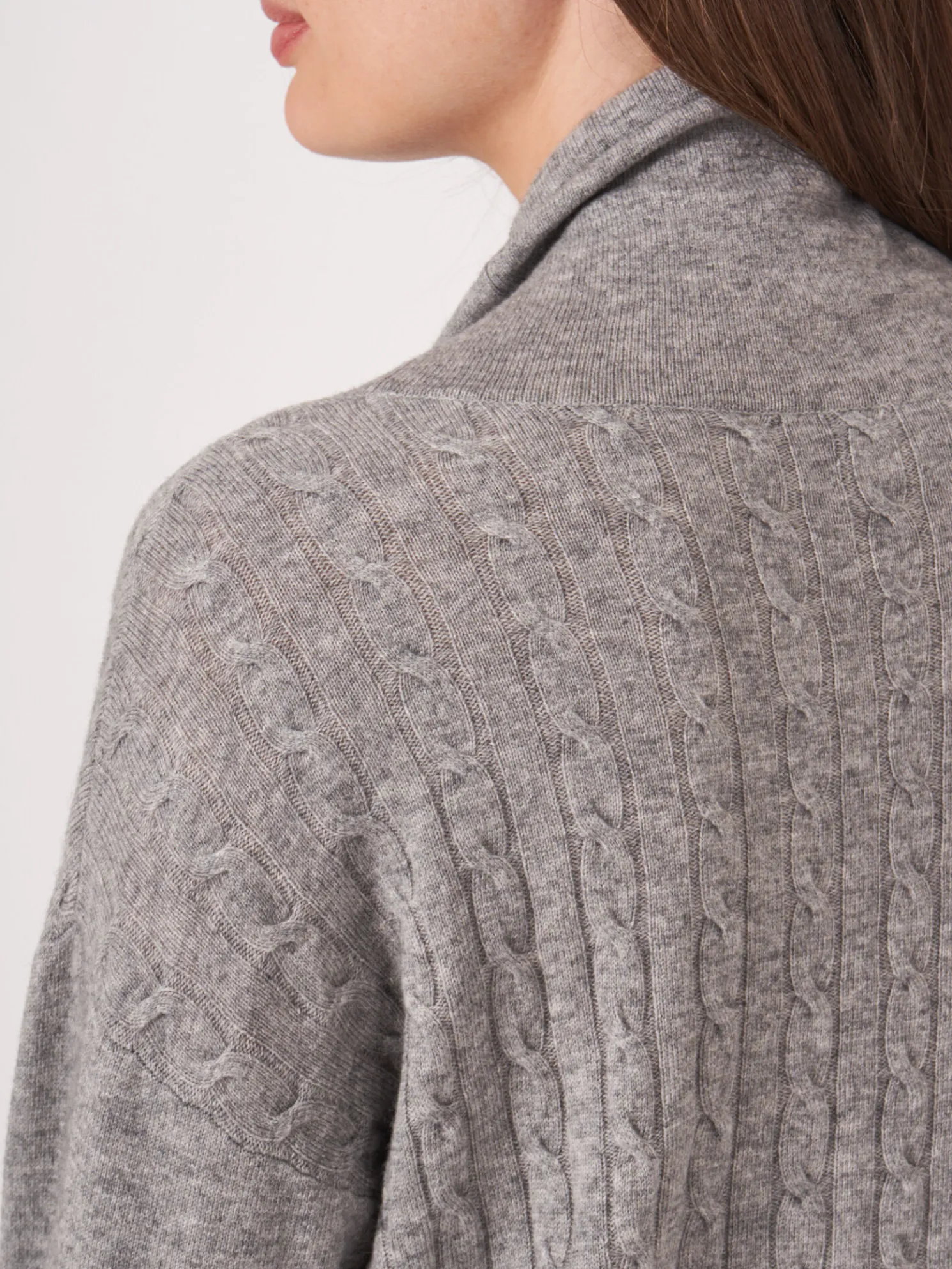 Trui In Fijn Kabelpatroon Met Opstaande Kraag En Trekkoord