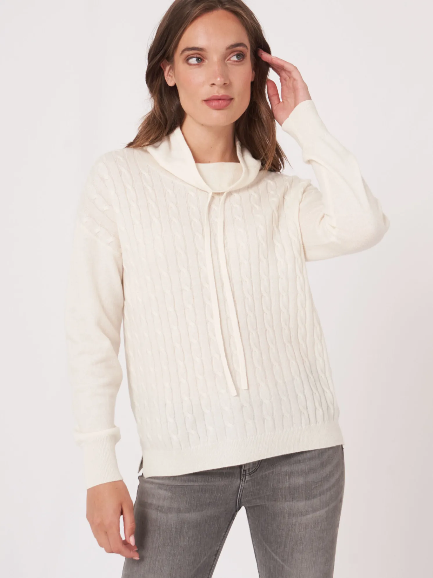 Trui In Fijn Kabelpatroon Met Opstaande Kraag En Trekkoord