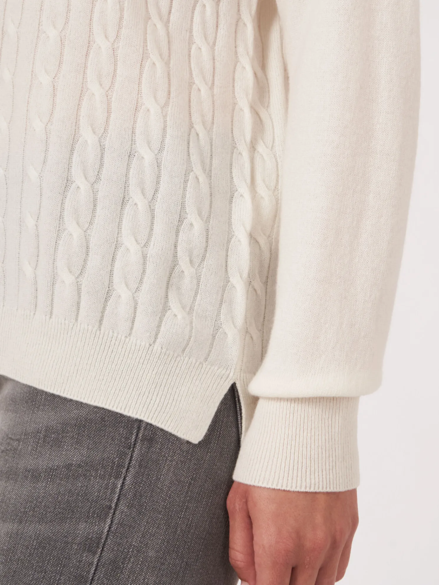 Trui In Fijn Kabelpatroon Met Opstaande Kraag En Trekkoord