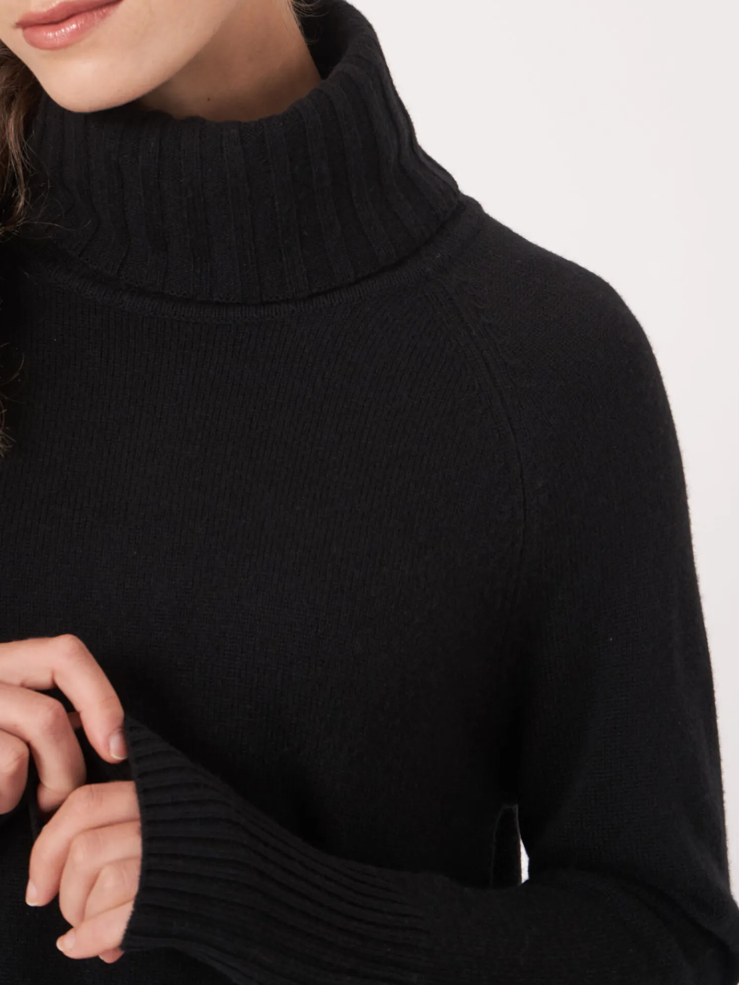 Trui Met Brede Geribde Rolkraag