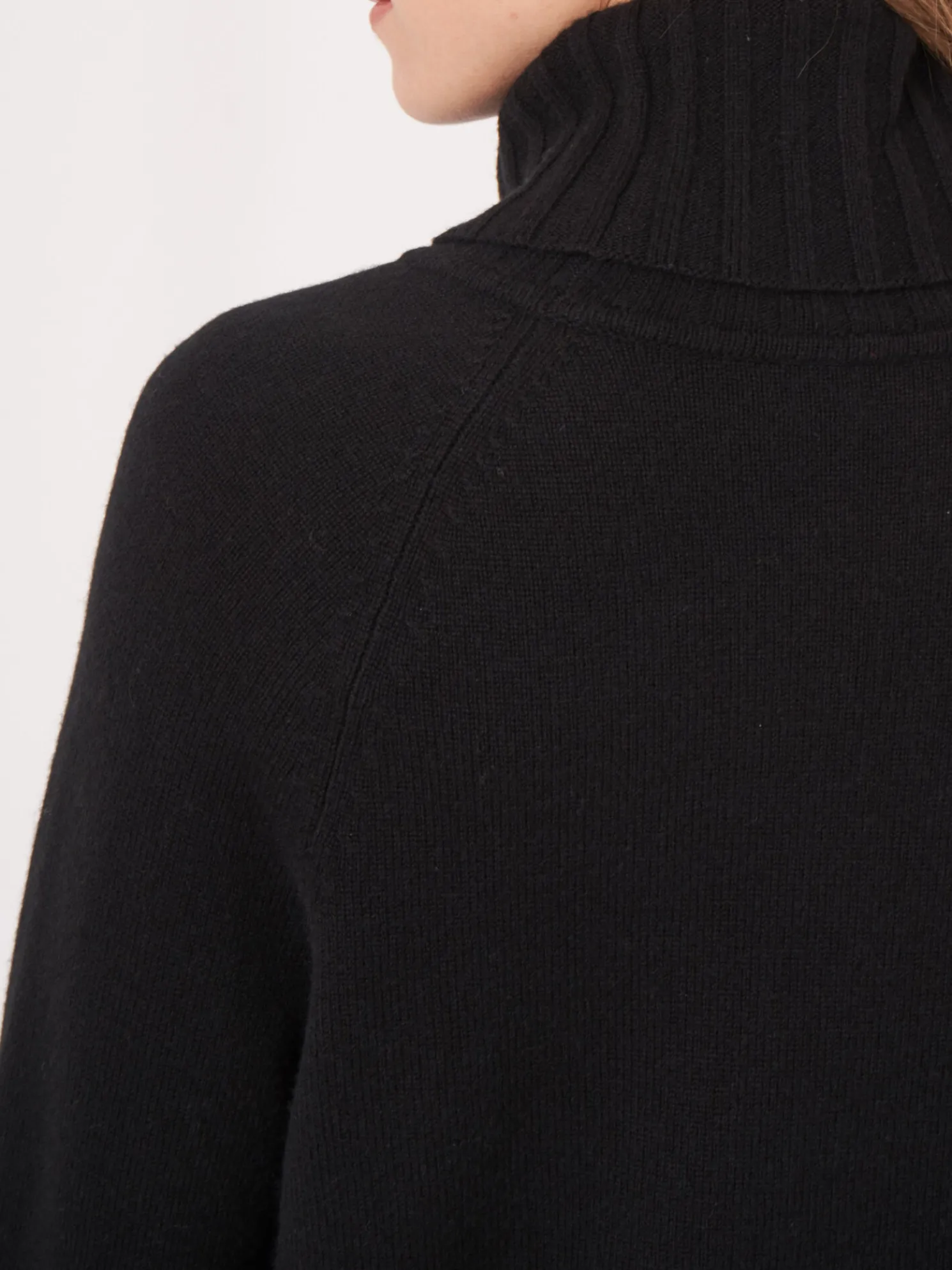 Trui Met Brede Geribde Rolkraag